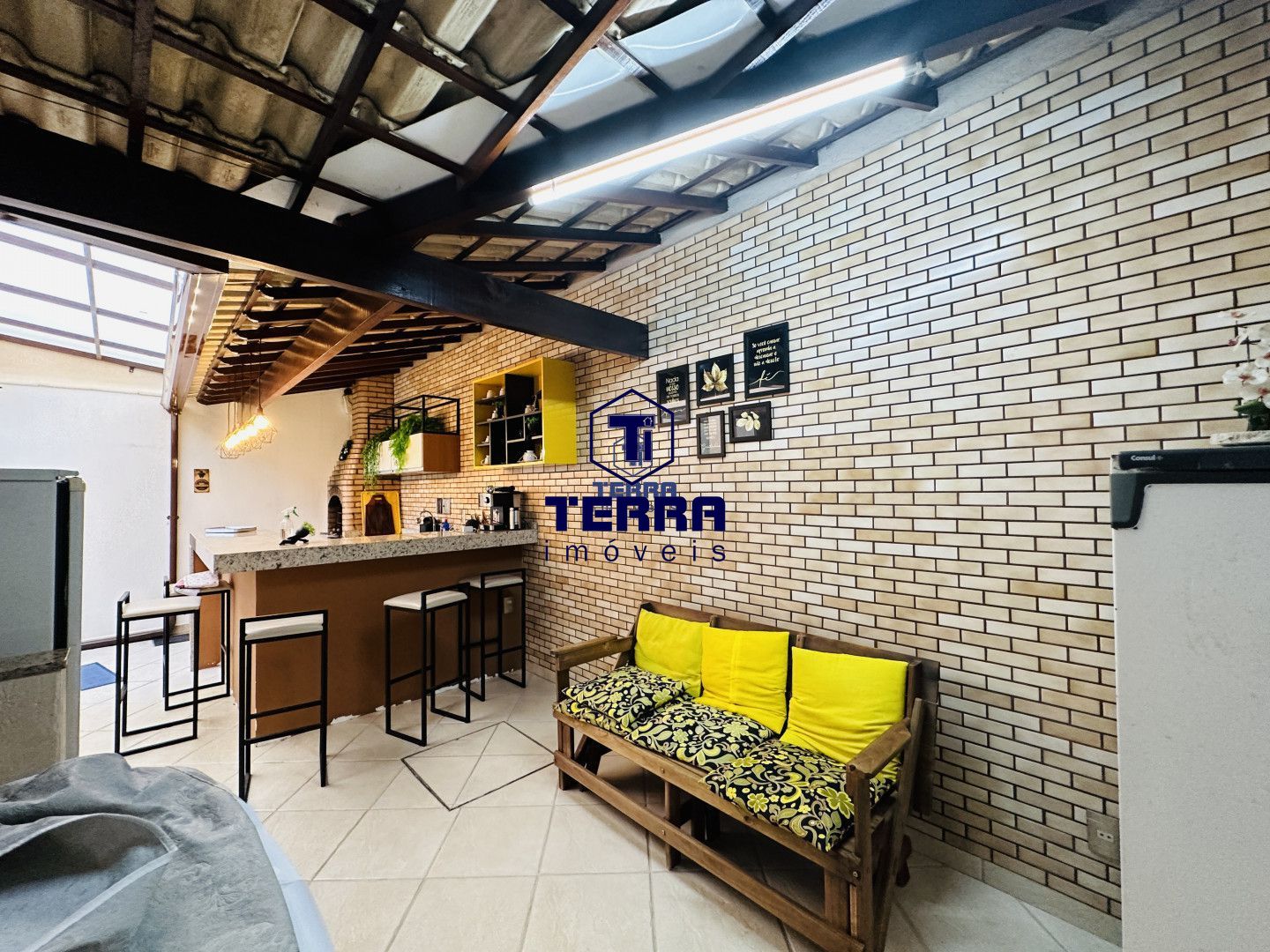 Imagens do imóveis Linda Residência com 3 quartos e Espaço Gourmet no condomínio Village do Moinho.