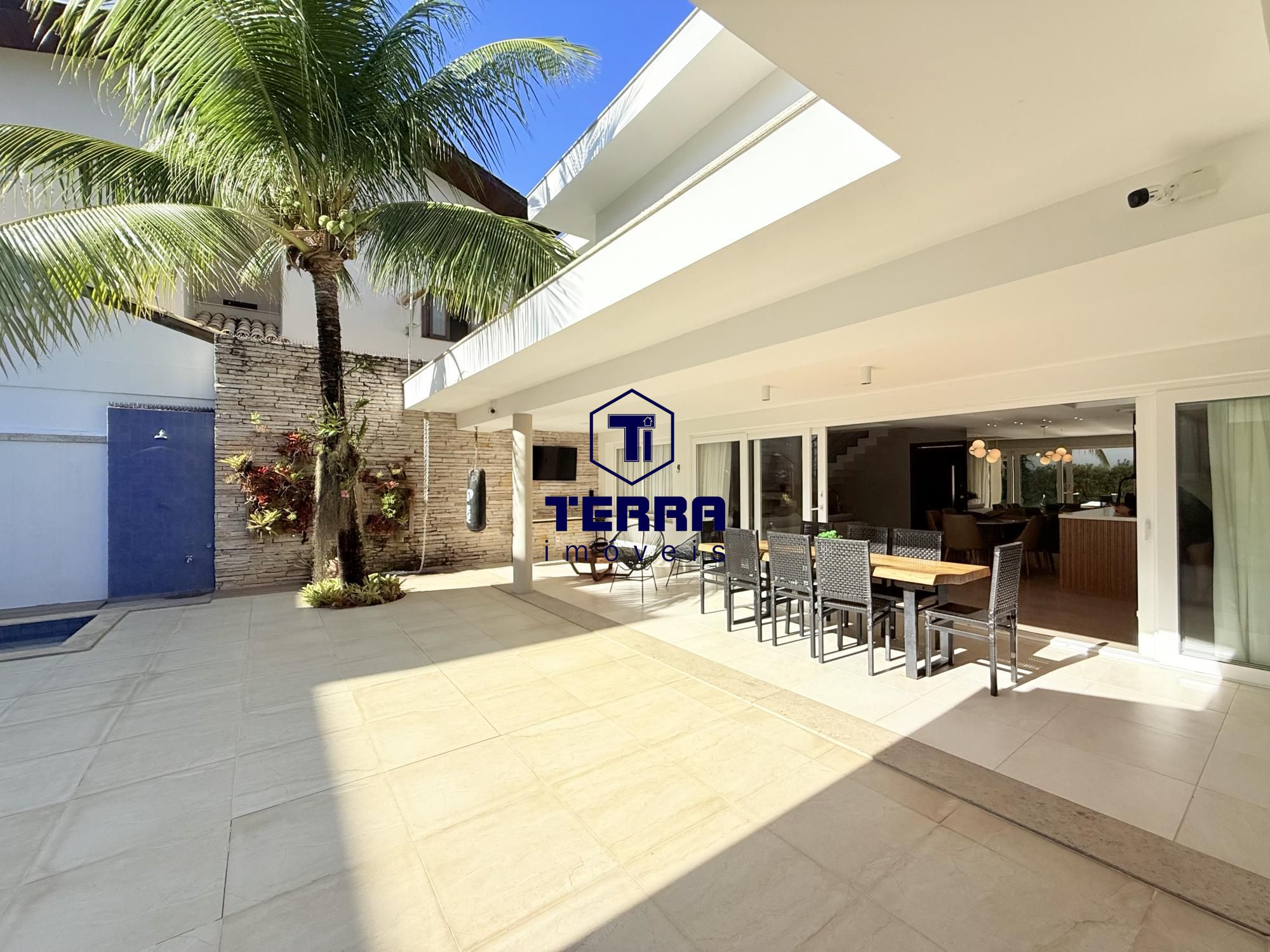 Imagens do imóveis Seu Refúgio de Luxo em Camboinhas – Casa com 4 suítes, piscina e Energia Solar