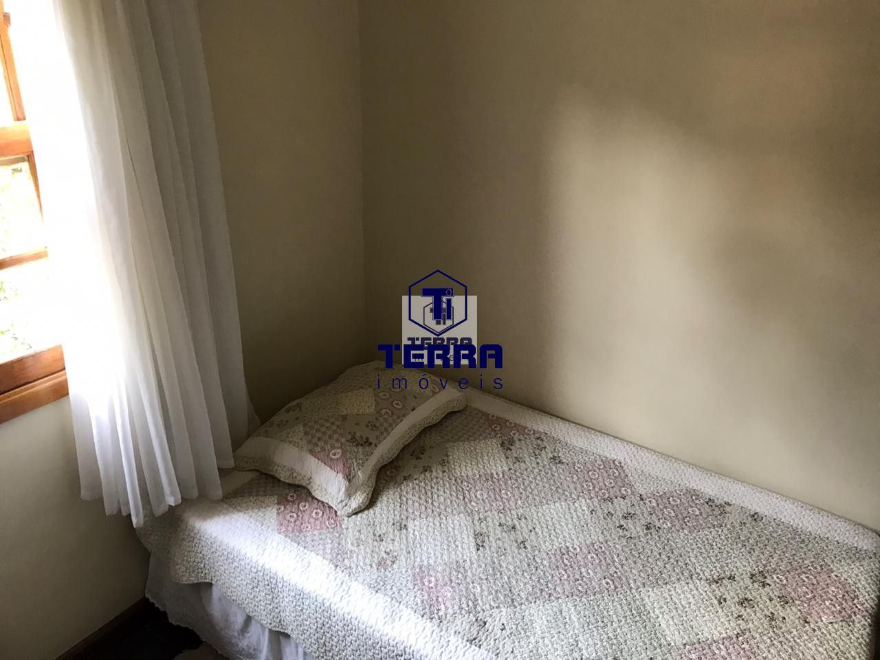 Imagens do imóveis Ampla casa de 3 quartos com quintal arborizado no Badú em Pendotiba.