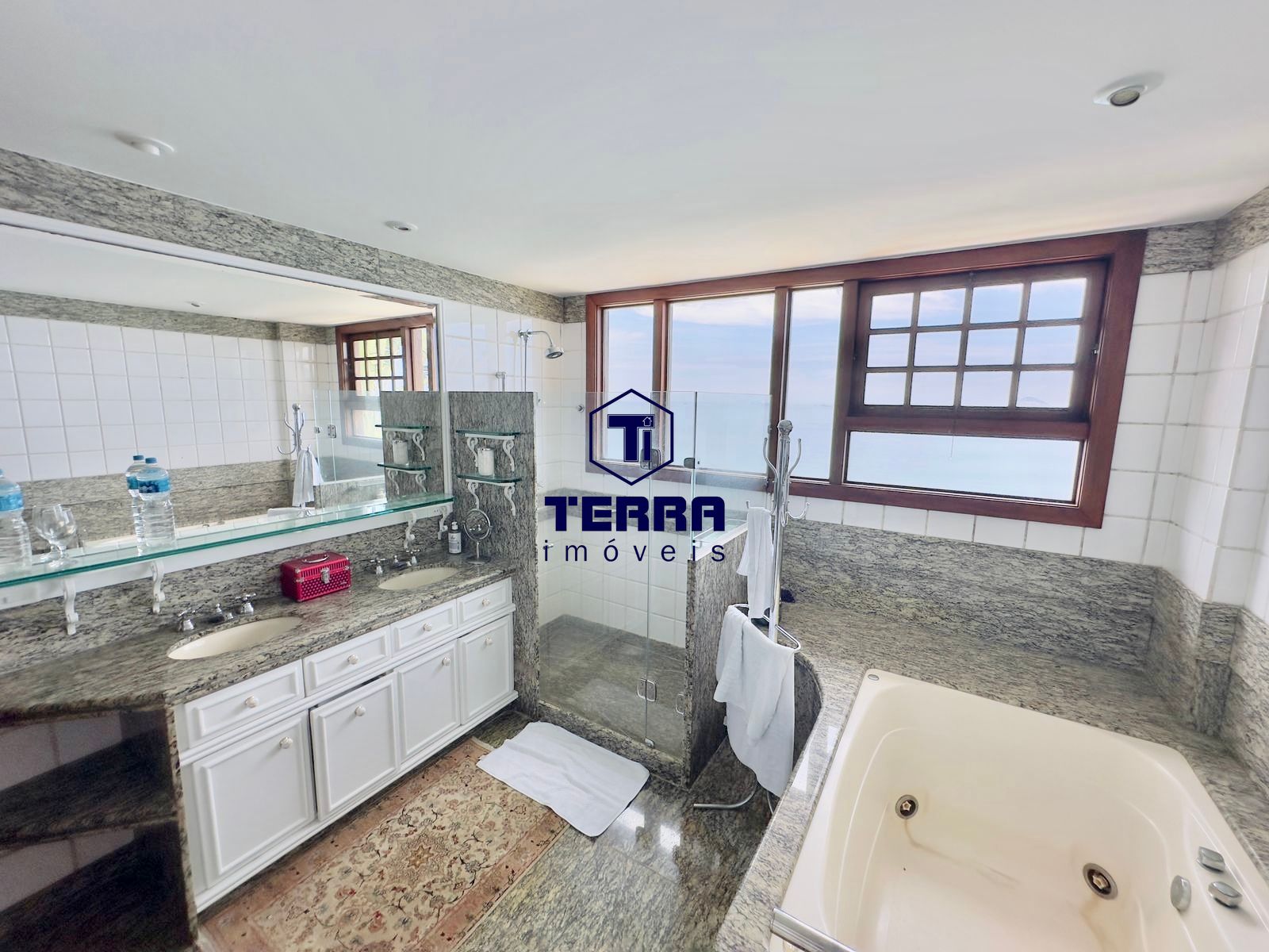 Imagens do imóveis Casa Espetacular no Joá, com 4 suítes , elevador e vista eterna pro mar!!!