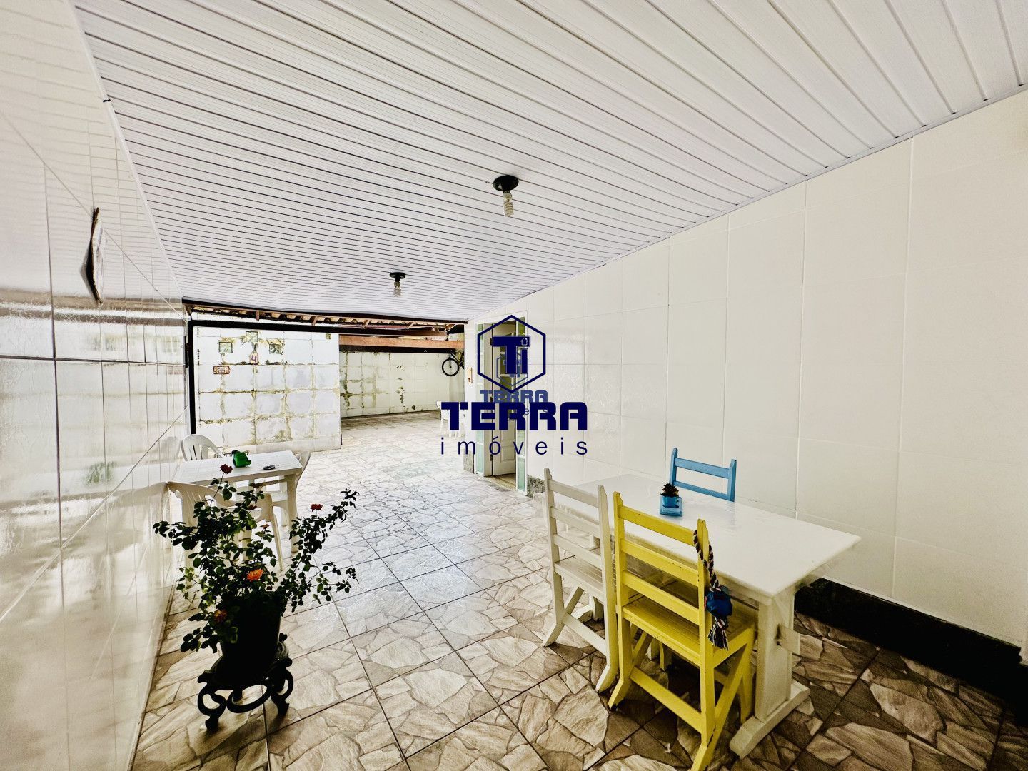 Imagens do imóveis Casa duplex com 3 quartos sendo 1 suíte, com grande quintal, em Maria Paula!