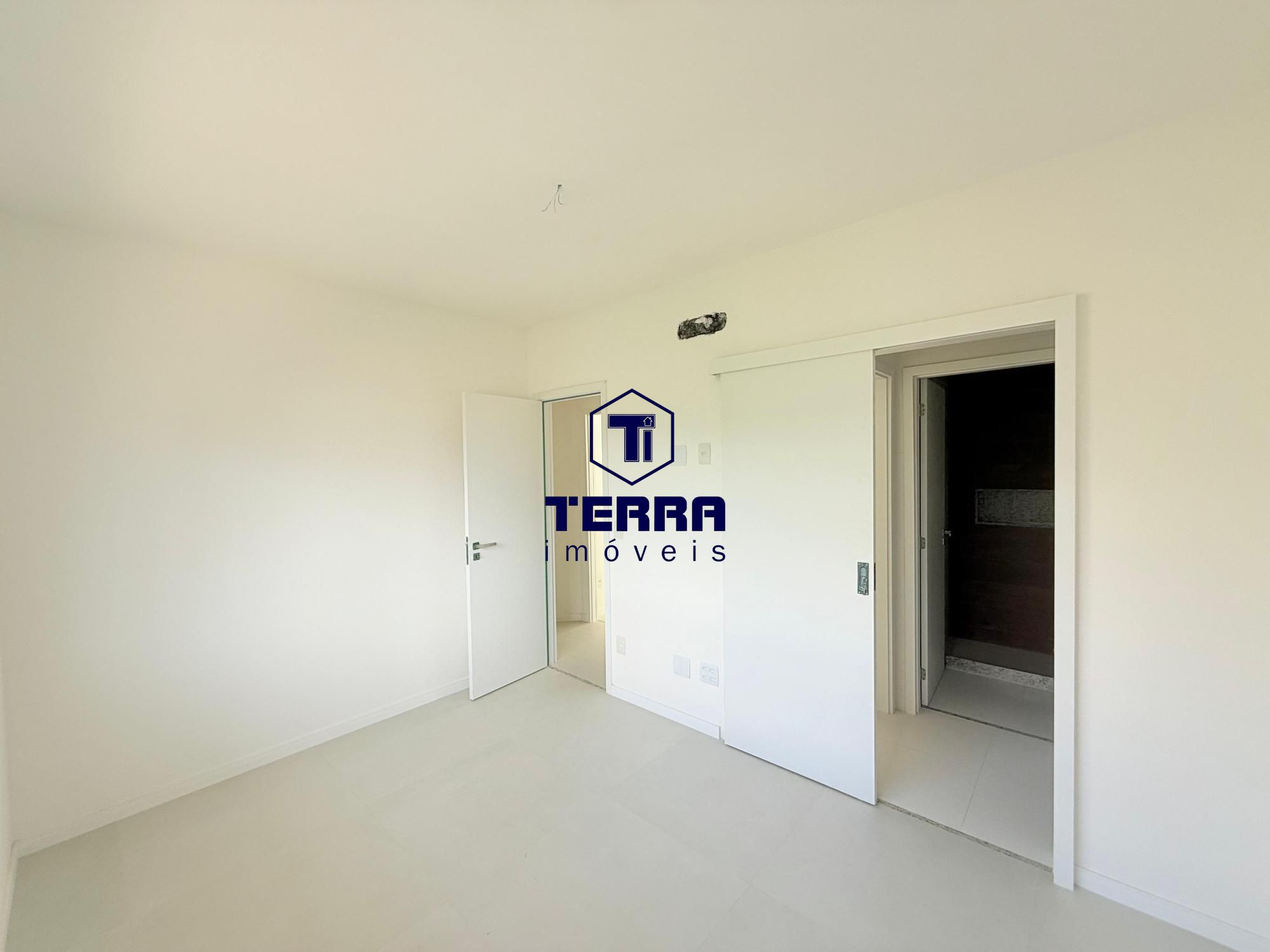 Imagens do imóveis More na região Oceânica, casa nova, com 3 suítes e quintal privativo.