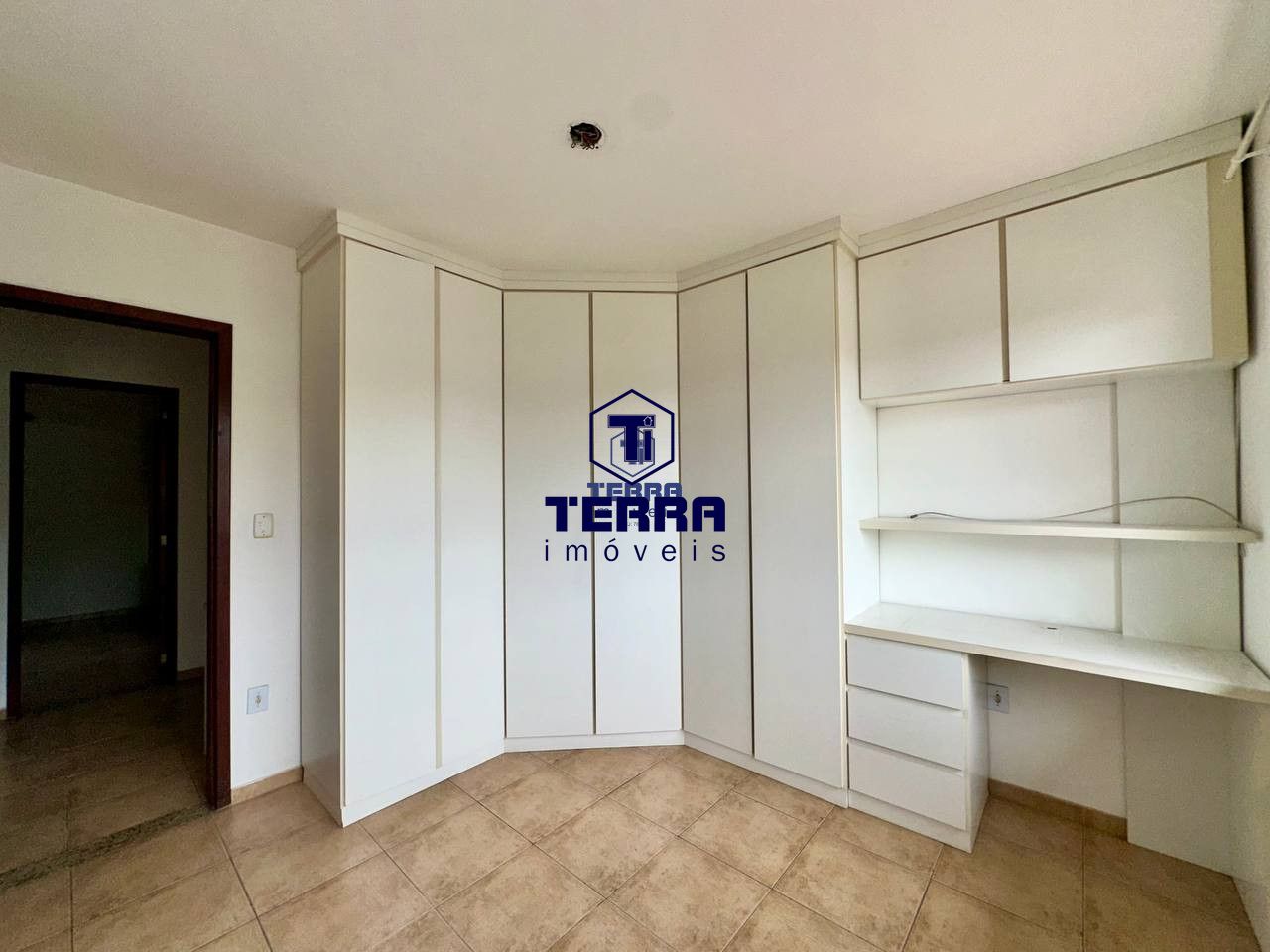 Imagens do imóveis Excelente casa em condomínio 3 quartos com suíte, 2 vagas e planejados.