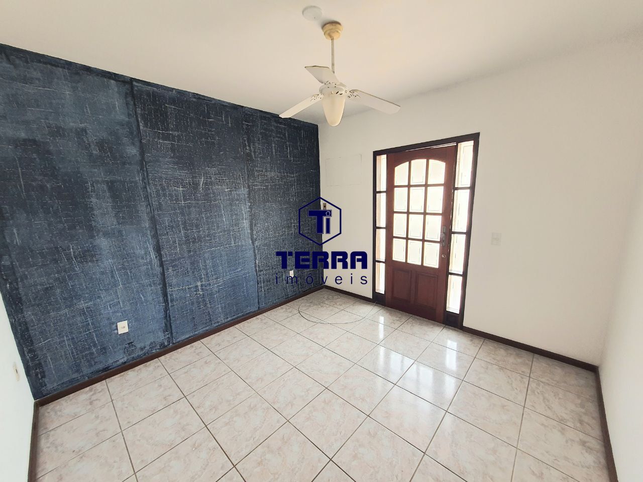 Imagens do imóveis Casa dentro de condomínio, com excelente localização no Rio do Ouro.