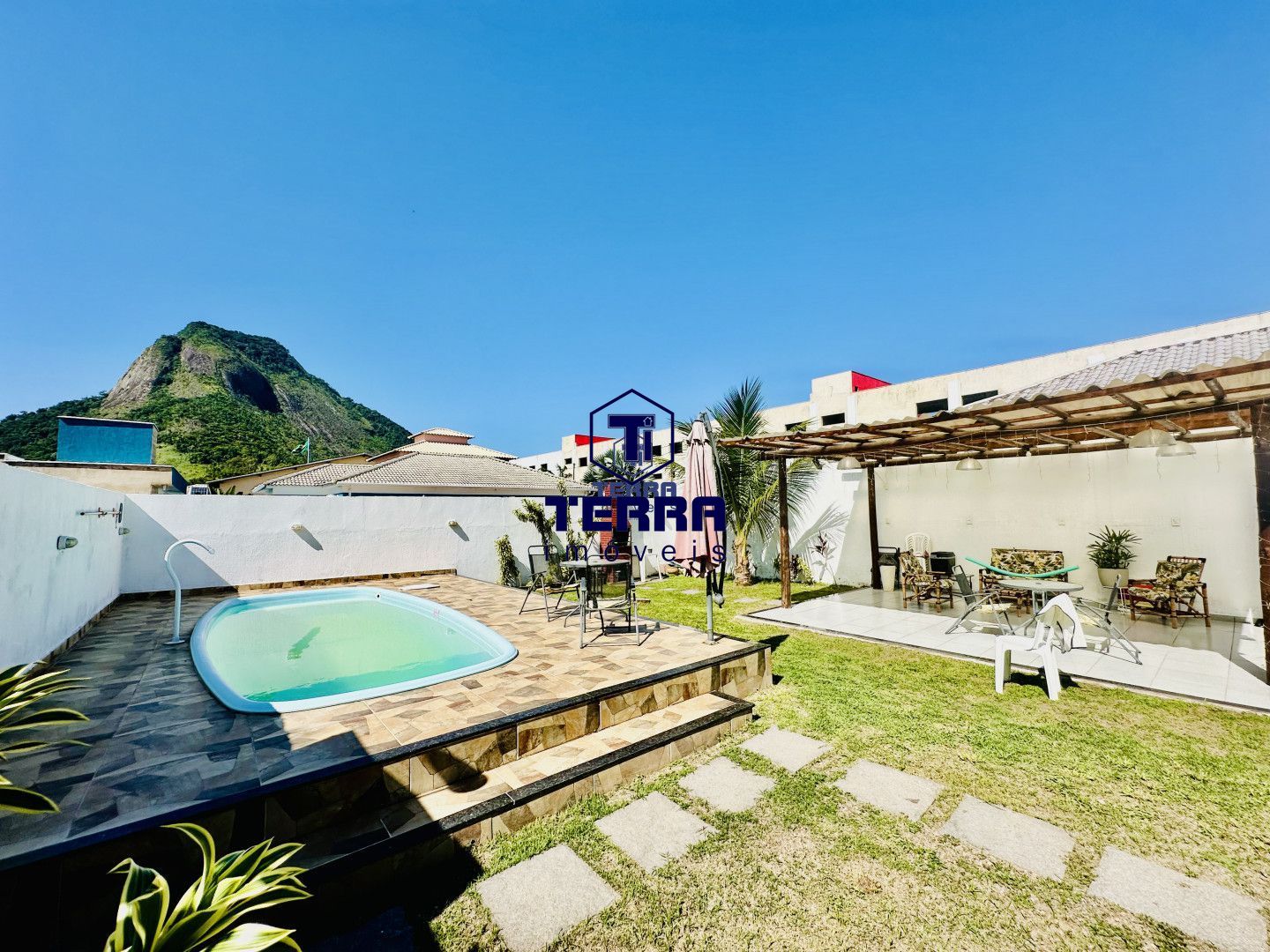 Imagens do imóveis Casa linear em Márica com 3 quartos uma suíte, com piscina e churrasqueira.