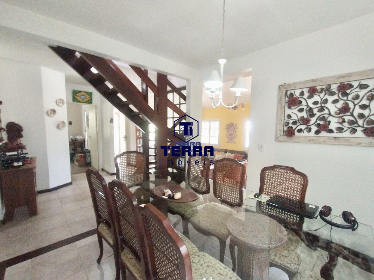 Imagens do imóveis Linda residência com 6 quartos sendo uma suíte com closet e vista panorâmica.