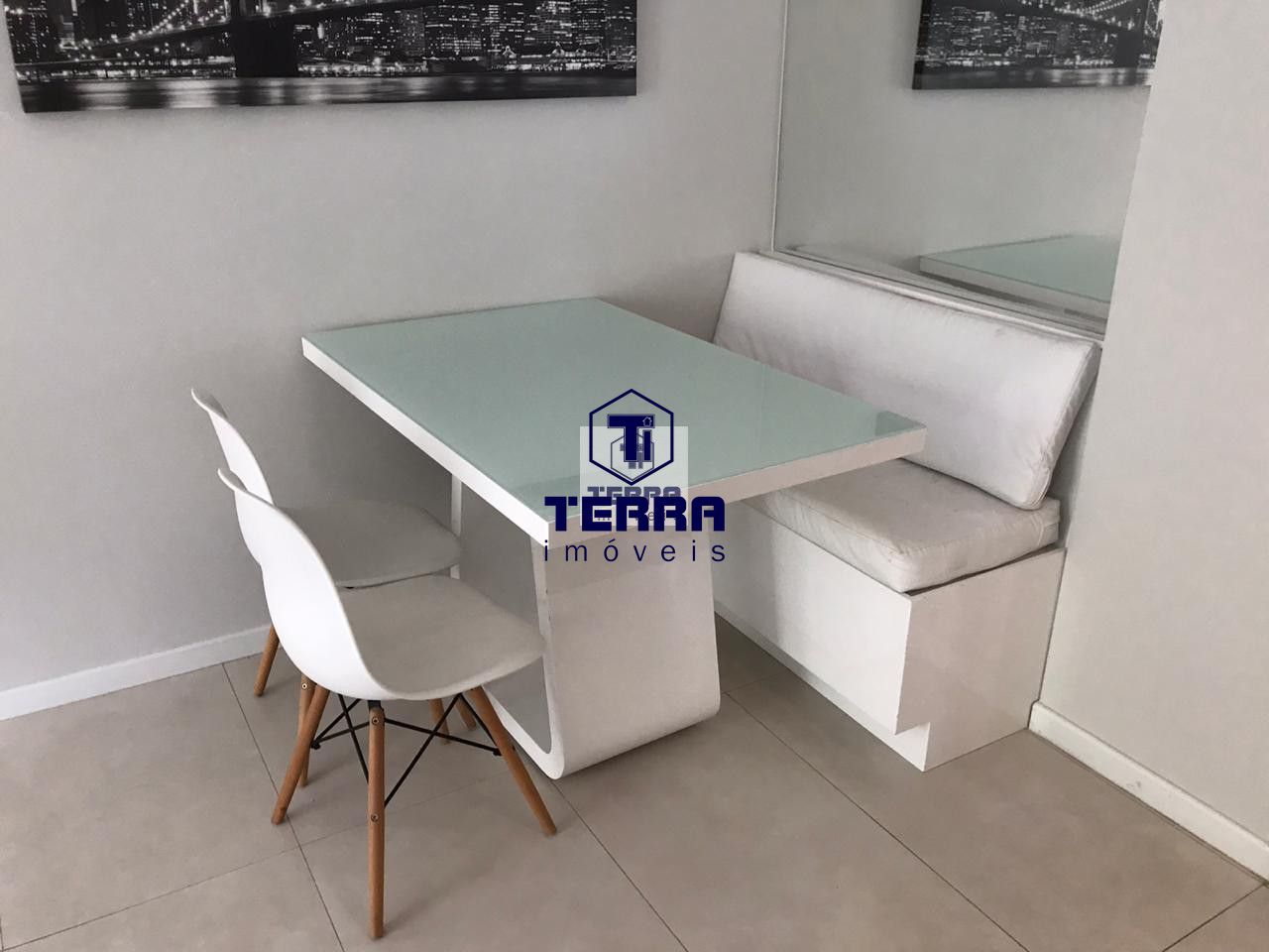 Imagens do imóveis Apartamento moderno, revertido para sala quarto com closet no Portal de Itaipu.