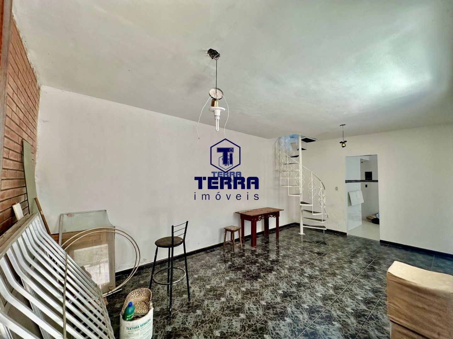 Imagens do imóveis Duplex 3 quartos sendo 1 suíte em Maria Paula. Recém reformada!