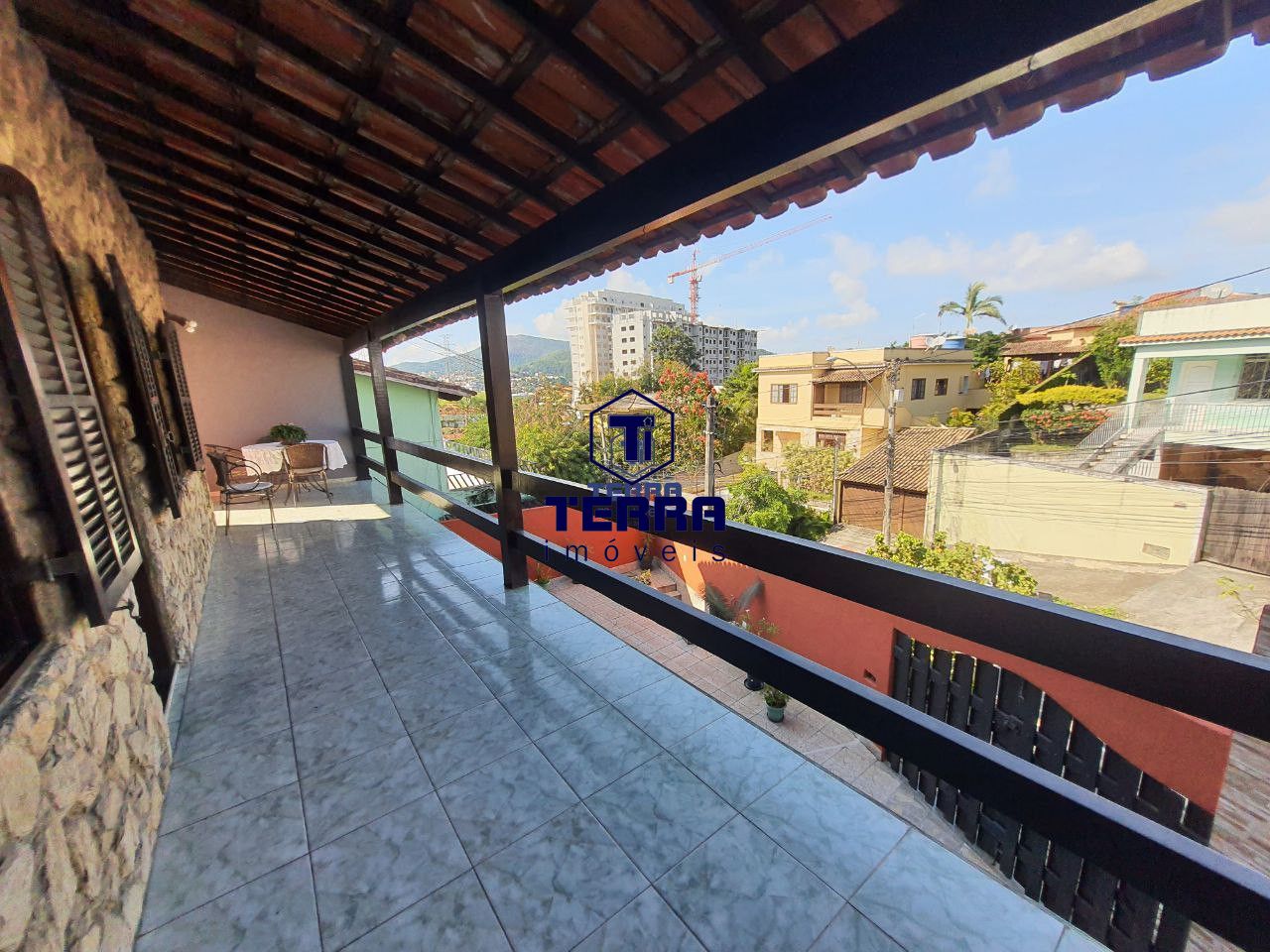 Imagens do imóveis Casa com 3 quartos, junto e ao lado do farto comércio do Largo da Batalha.