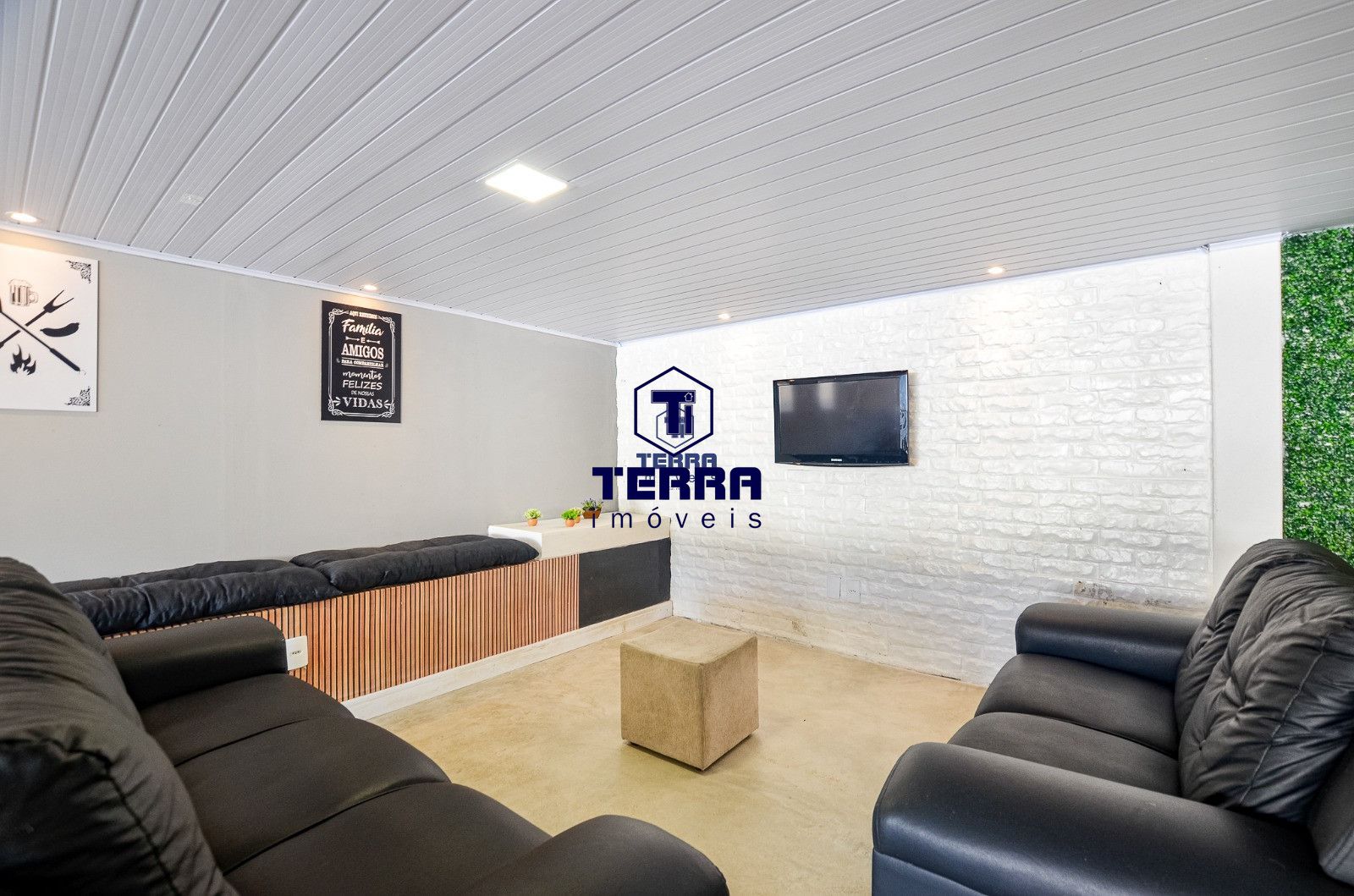Imagens do imóveis Linda casa com 3 quartos, sendo 1 suíte no Condomínio Alferes Tiradentes