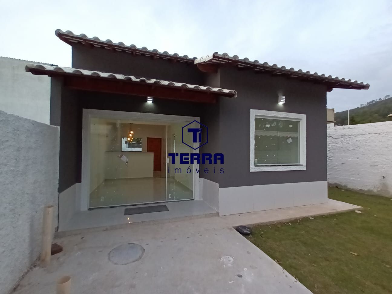 Imagens do imóveis Linear com 3 quartos, sendo 1 suíte e fino acabamento no Alferes Tiradentes.