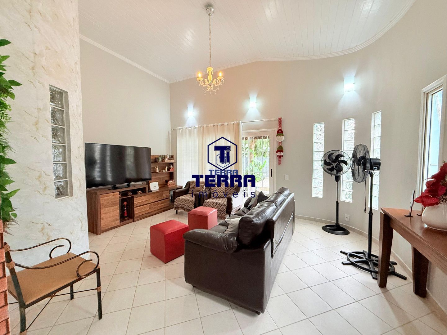 Imagens do imóveis Excelente casa linear de condomínio com 4 quartos, área gourmet e piscina!