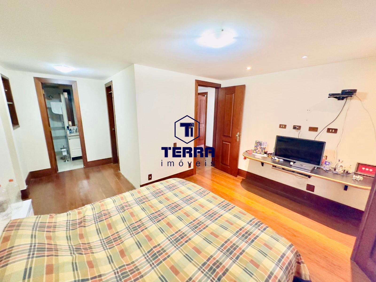 Imagens do imóveis Casa Espetacular no Joá, com 4 suítes , elevador e vista eterna pro mar!!!