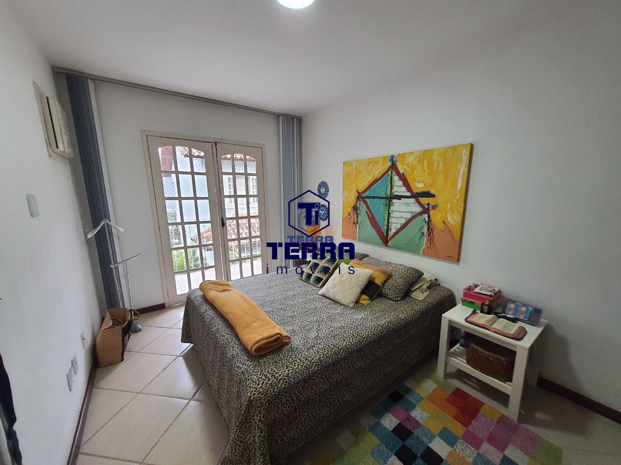 Imagens do imóveis Casa duplex, dentro de condomínio, com excelente localização em Maria Paula
