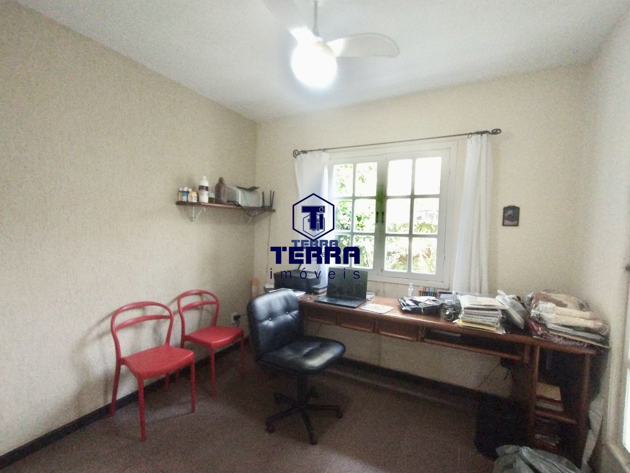 Imagens do imóveis Linda residência com 6 quartos sendo uma suíte com closet e vista panorâmica.