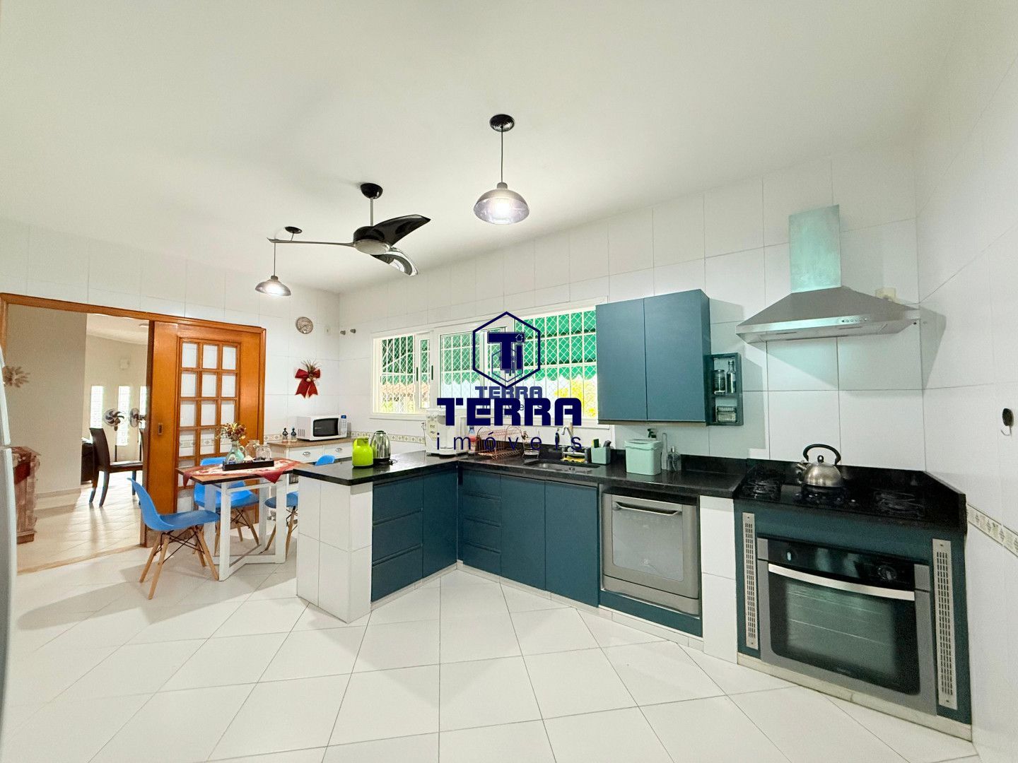 Imagens do imóveis Excelente casa linear de condomínio com 4 quartos, área gourmet e piscina!