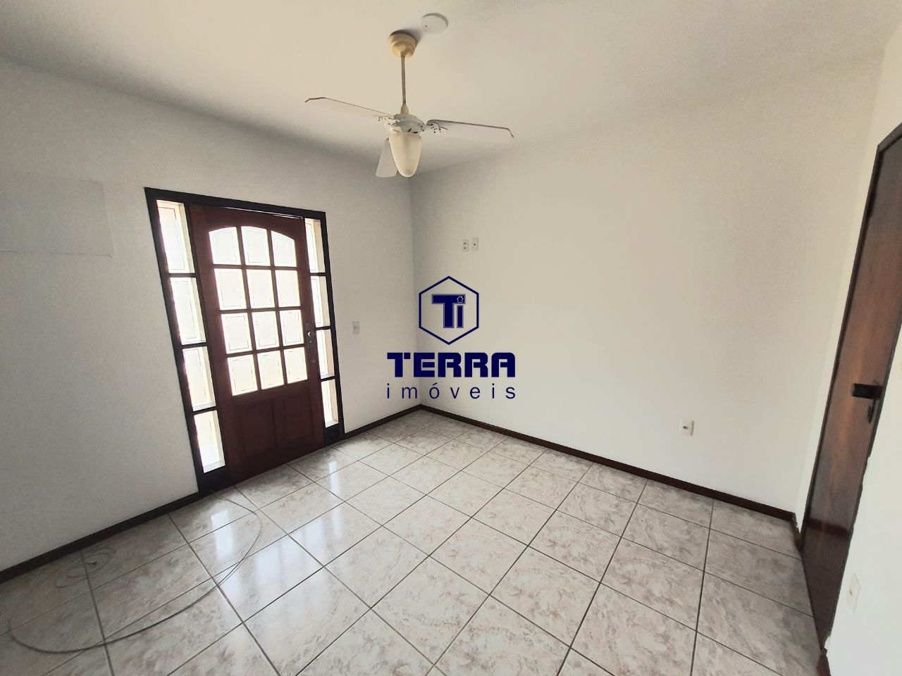 Imagens do imóveis Casa dentro de condomínio, com excelente localização no Rio do Ouro.