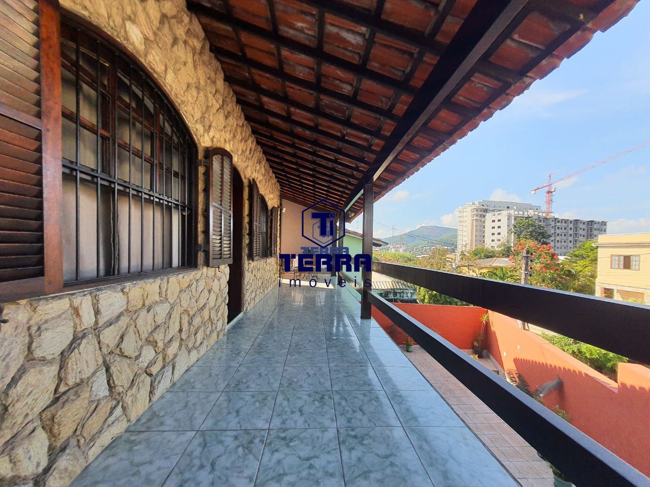 Imagens do imóveis Casa com 3 quartos, junto e ao lado do farto comércio do Largo da Batalha.