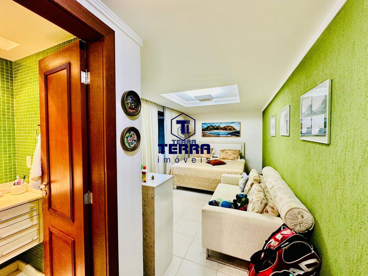 Imagens do imóveis Casa cinematográfica 4 suites totalmente mobiliada. Condomínio Vale de Itaipu