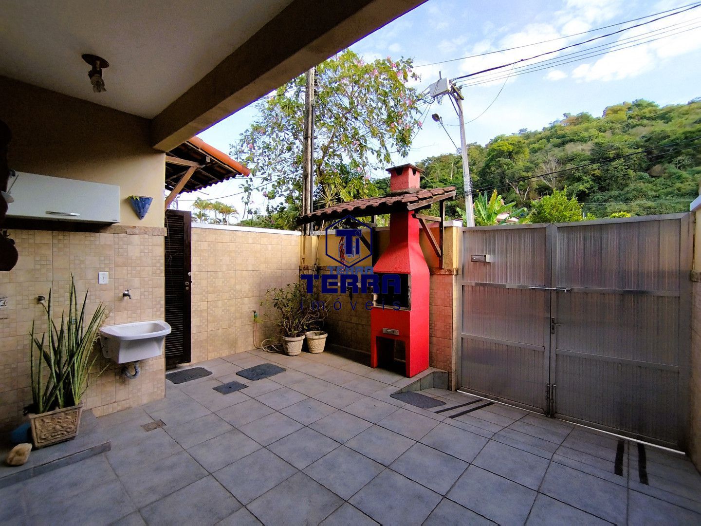 Imagens do imóveis Casa com 3 quartos e suíte em condomínio no Matapaca. Excelente acabamento!