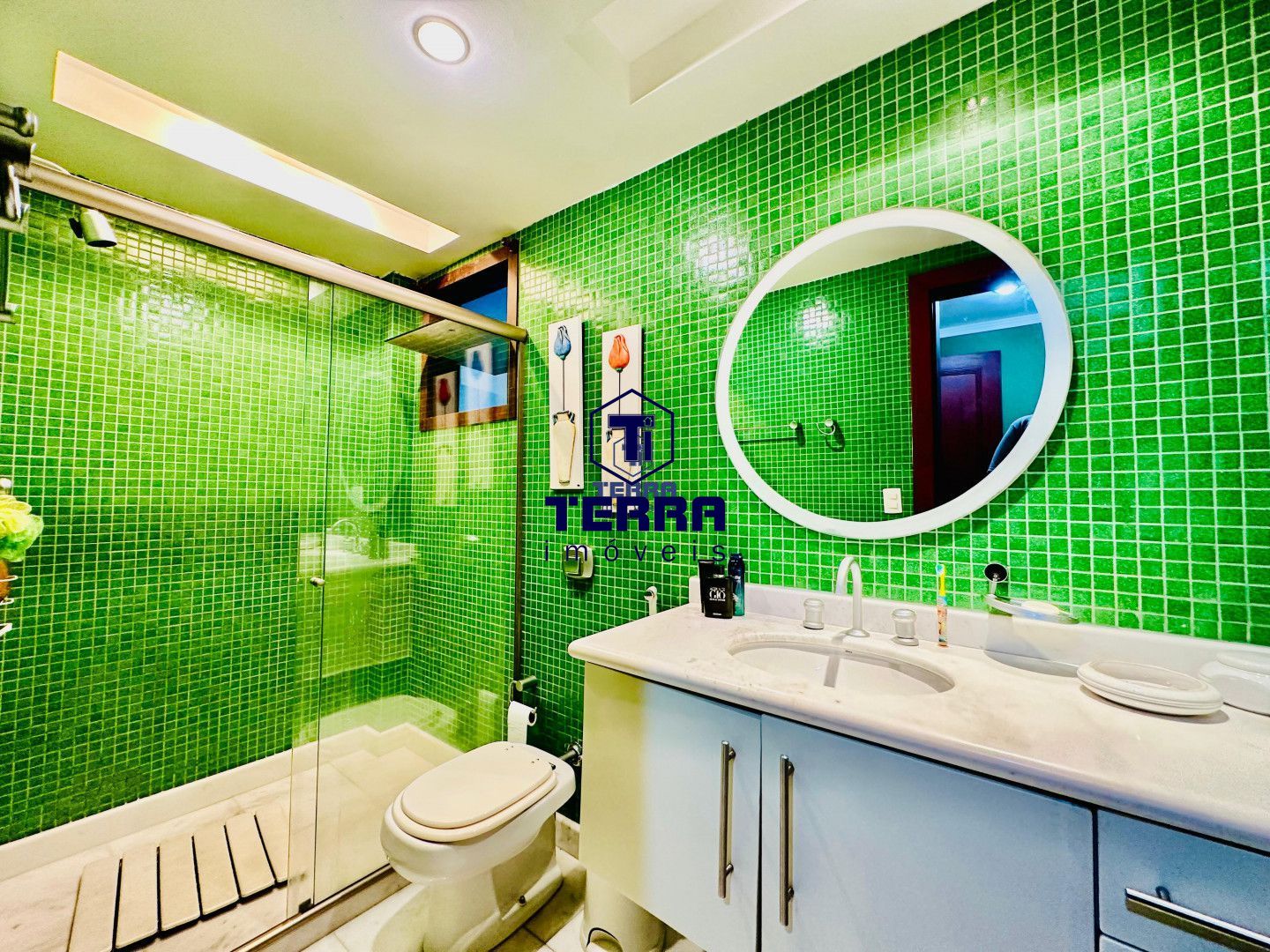 Imagens do imóveis Casa cinematográfica 4 suites totalmente mobiliada. Condomínio Vale de Itaipu