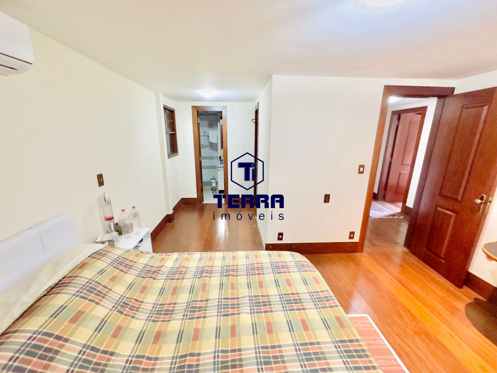 Imagens do imóveis Casa Espetacular no Joá, com 4 suítes , elevador e vista eterna pro mar!!!