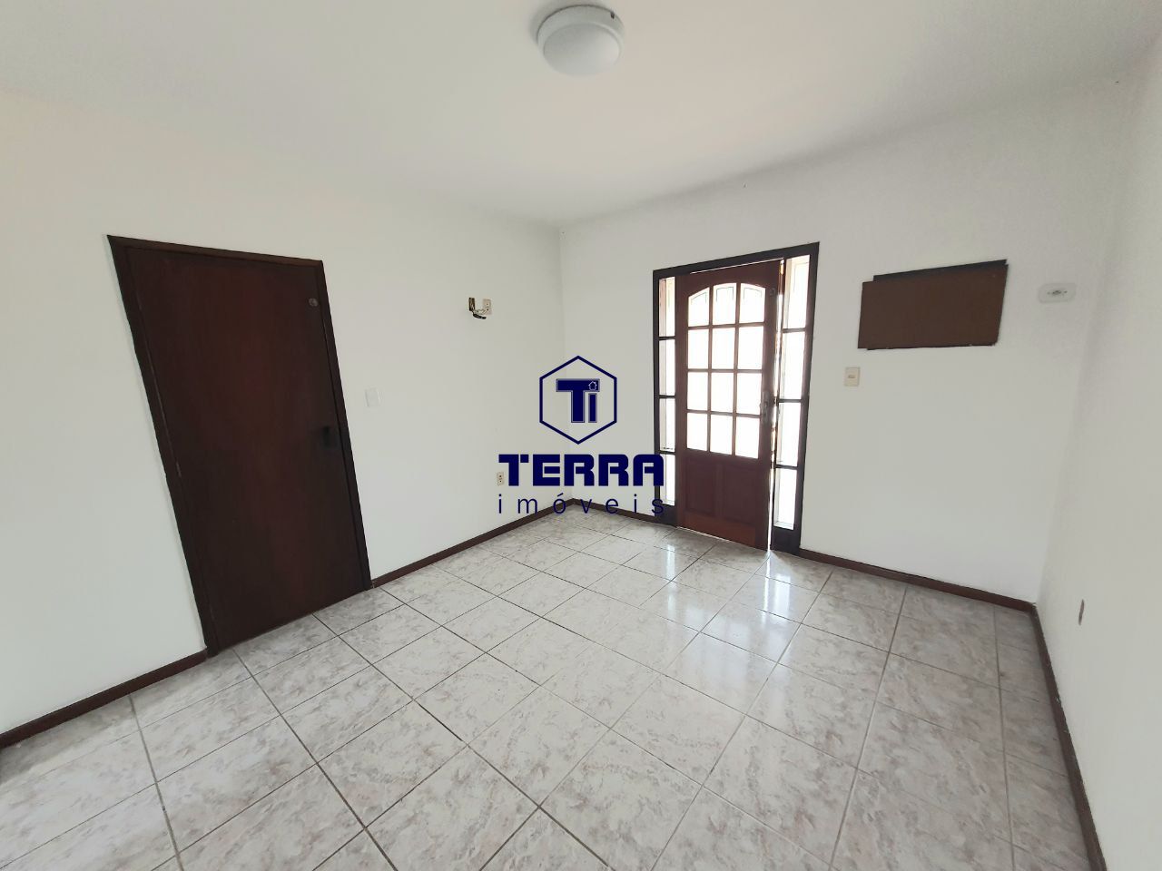 Imagens do imóveis Casa dentro de condomínio, com excelente localização no Rio do Ouro.