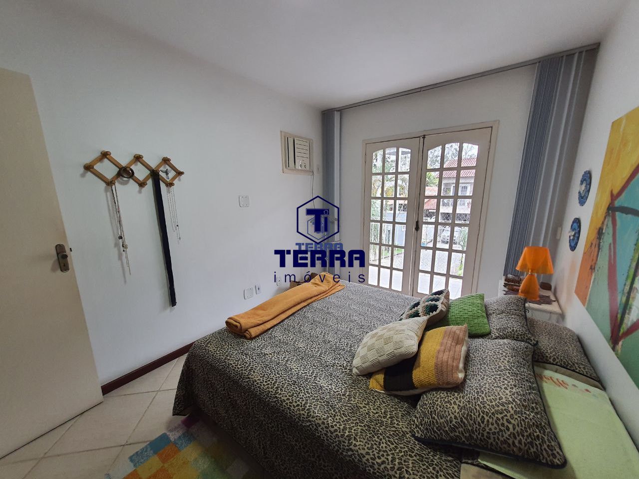 Imagens do imóveis Casa duplex, dentro de condomínio, com excelente localização em Maria Paula