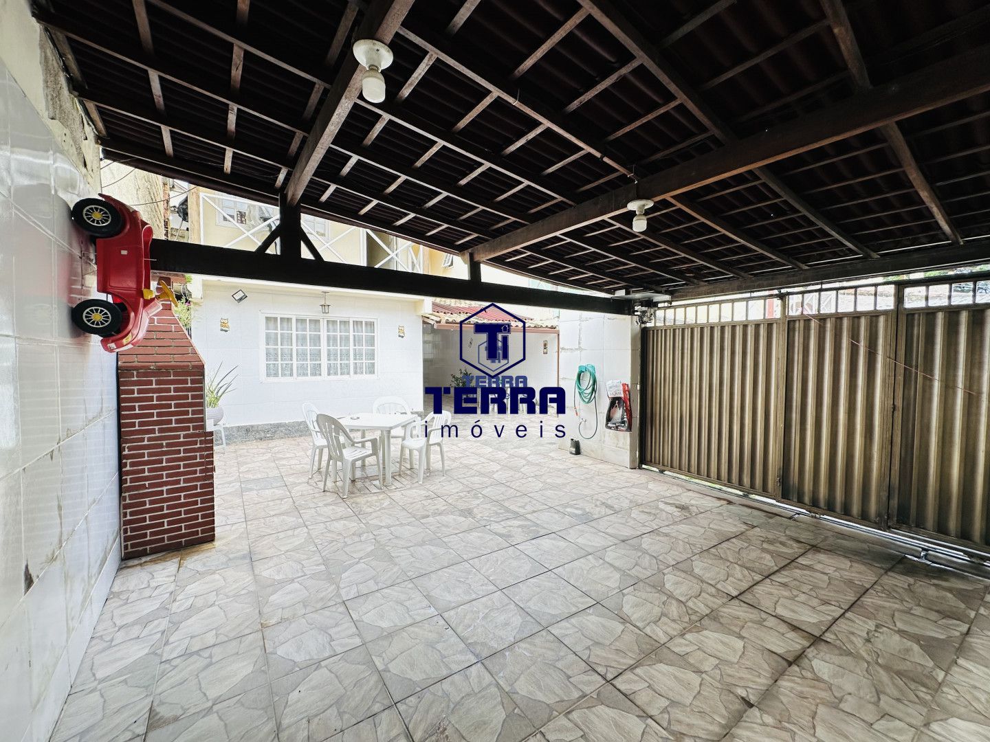 Imagens do imóveis Casa duplex com 3 quartos sendo 1 suíte, com grande quintal, em Maria Paula!