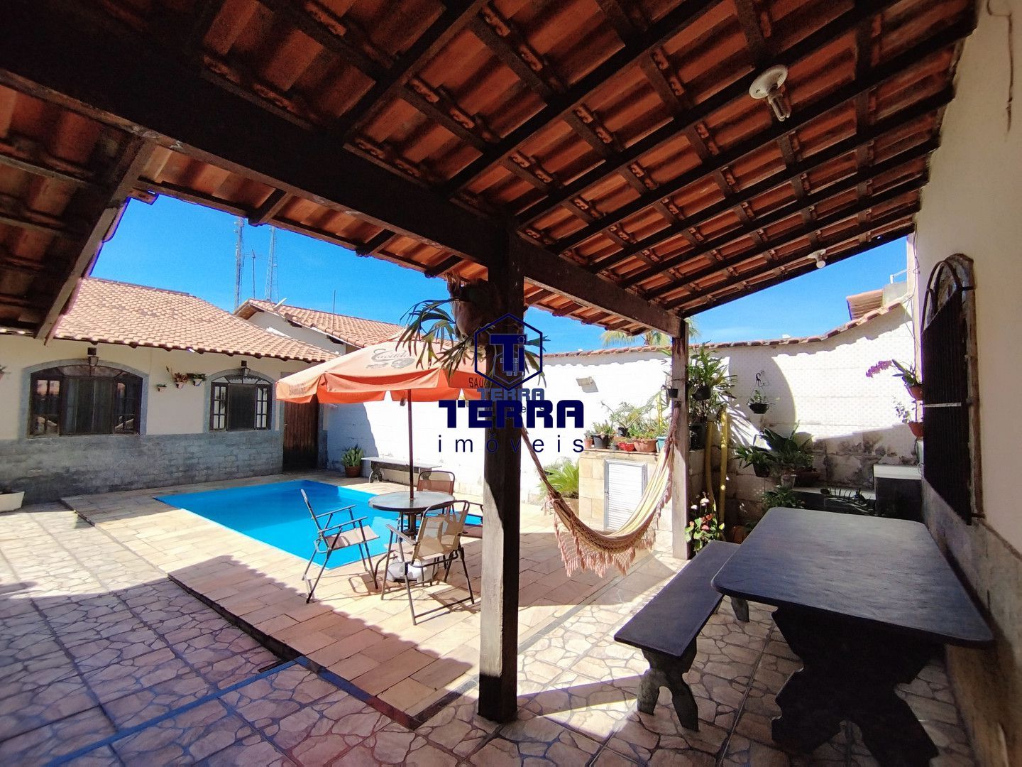 Imagens do imóveis Casa linear 3 quartos (1 suíte) com piscina e edícula no Barroco - Itaipuaçu!