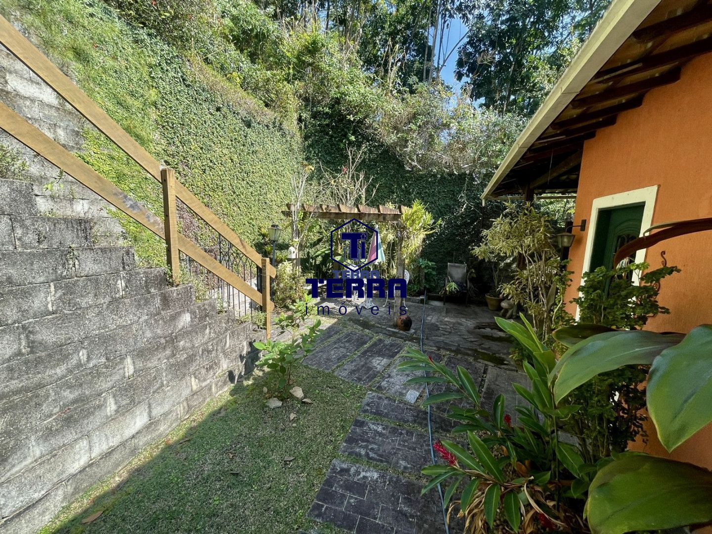 Imagens do imóveis Lindo triplex com 3 quartos, uma suíte com área de lazer completa no Ubá Recanto
