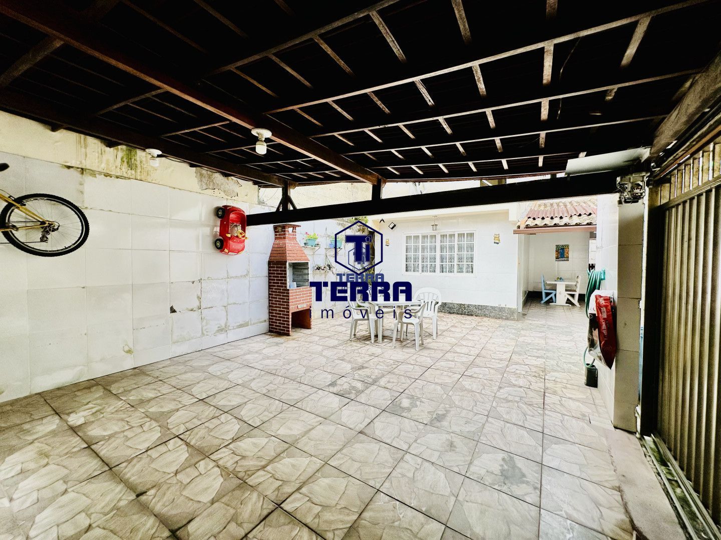 Imagens do imóveis Casa duplex com 3 quartos sendo 1 suíte, com grande quintal, em Maria Paula!