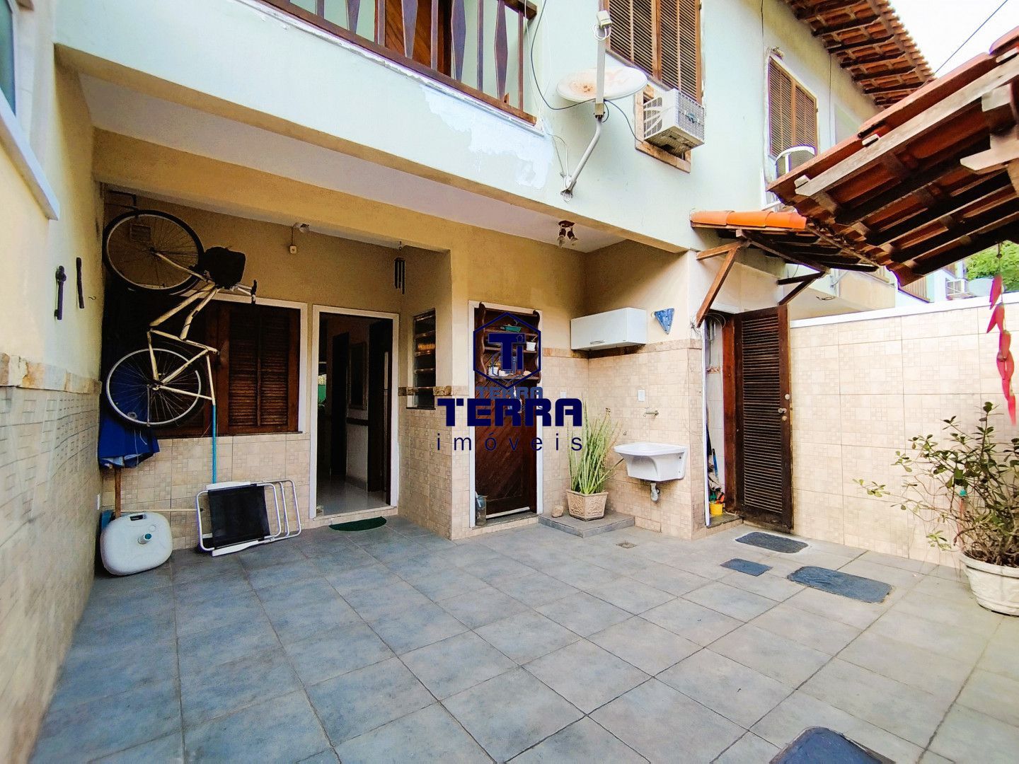 Imagens do imóveis Casa com 3 quartos e suíte em condomínio no Matapaca. Excelente acabamento!