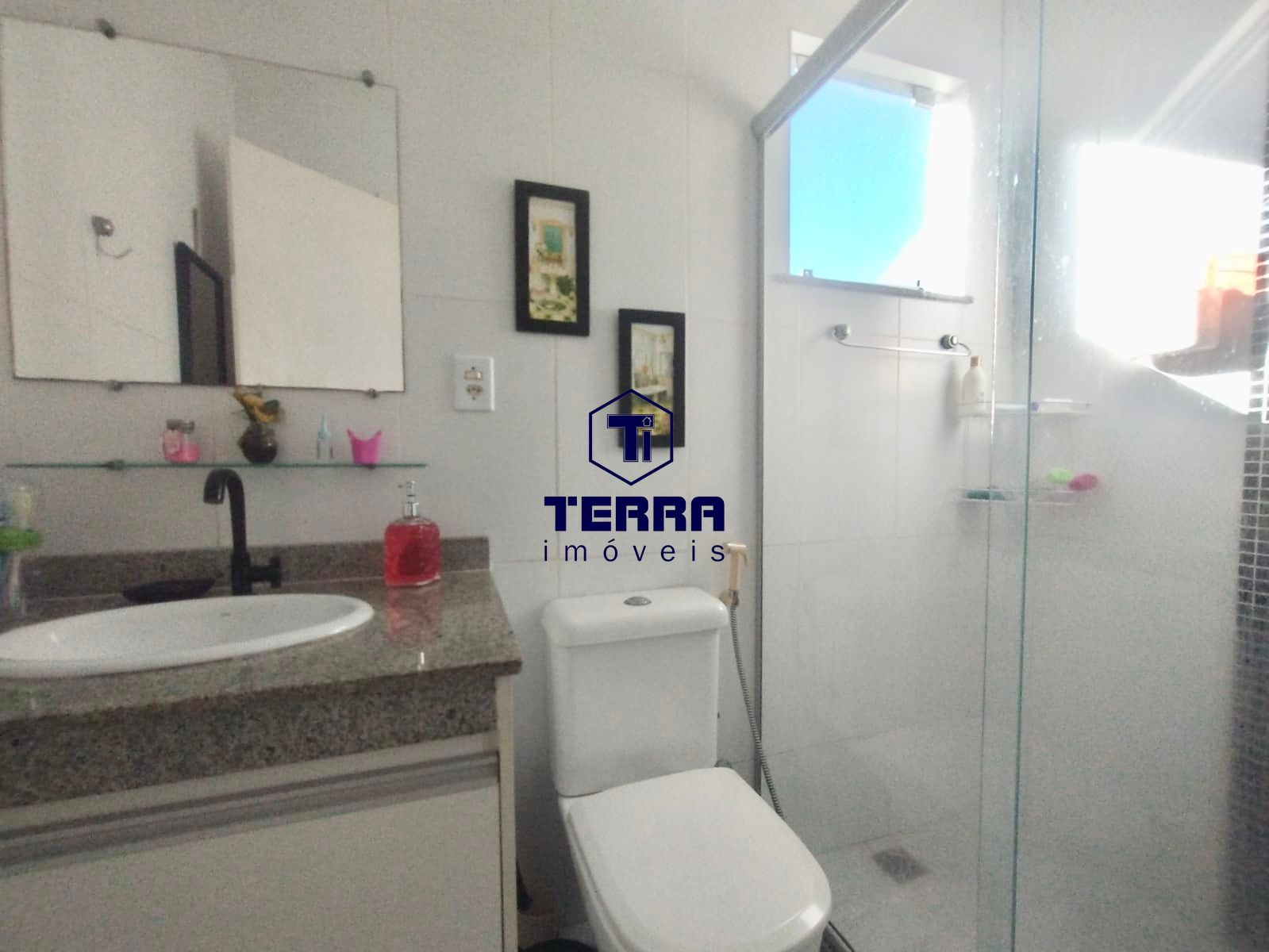 Imagens do imóveis Linda residência em Maria Paula, com 3 quartos, uma suíte e quintal privativo.