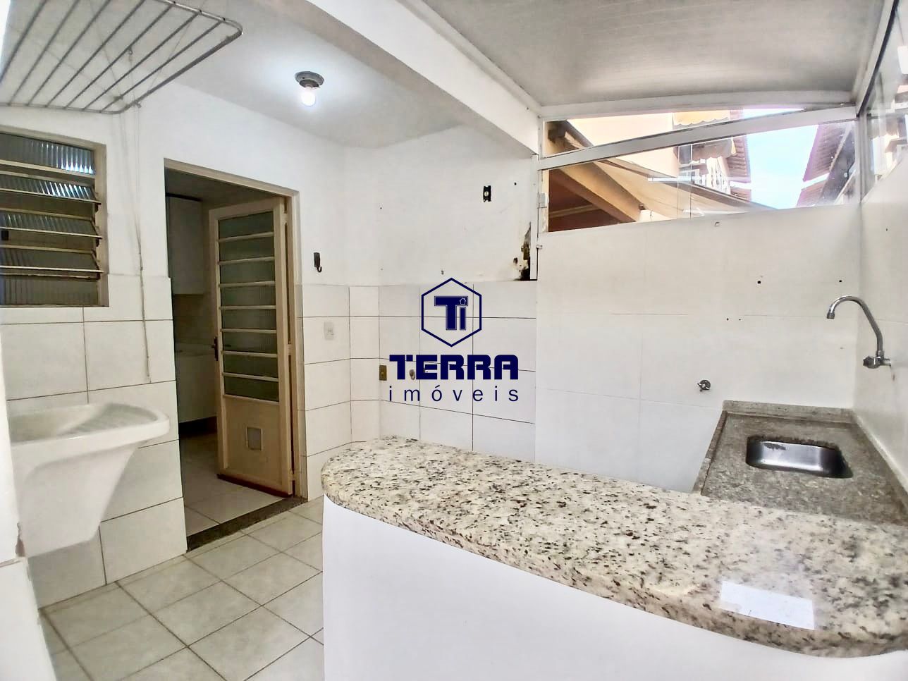 Imagens do imóveis Apartamento em Maria Paula com 2 quartos e quintal privativo. Boa Localização!