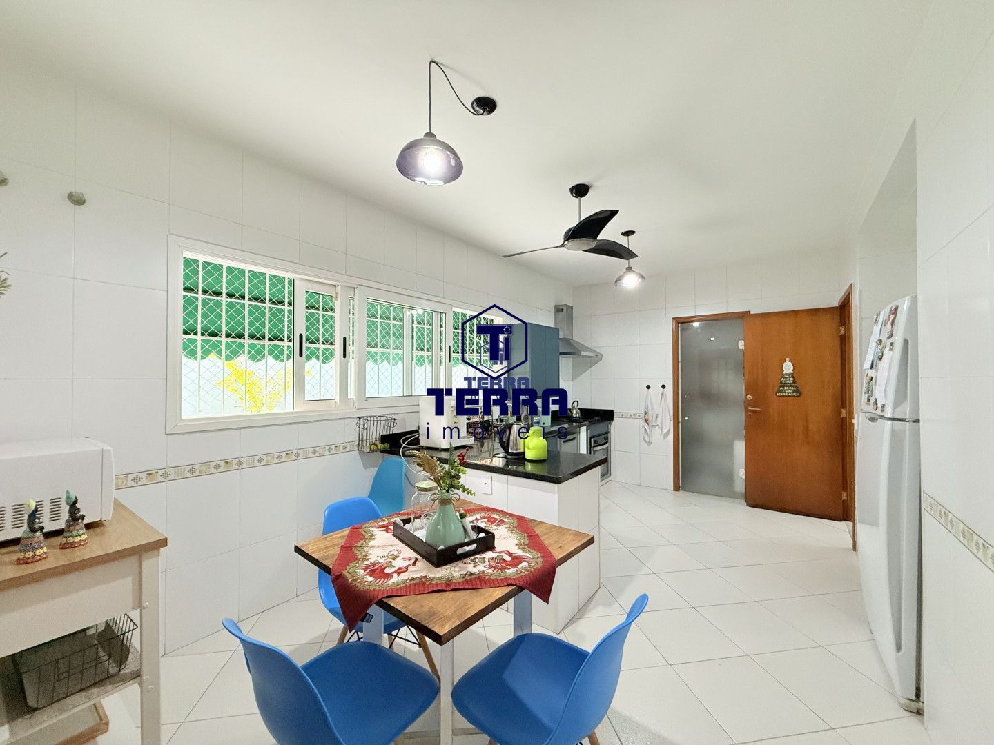 Imagens do imóveis Excelente casa linear de condomínio com 4 quartos, área gourmet e piscina!