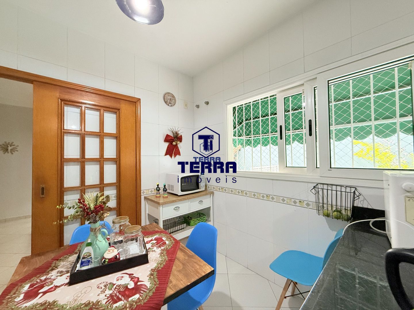 Imagens do imóveis Excelente casa linear de condomínio com 4 quartos, área gourmet e piscina!