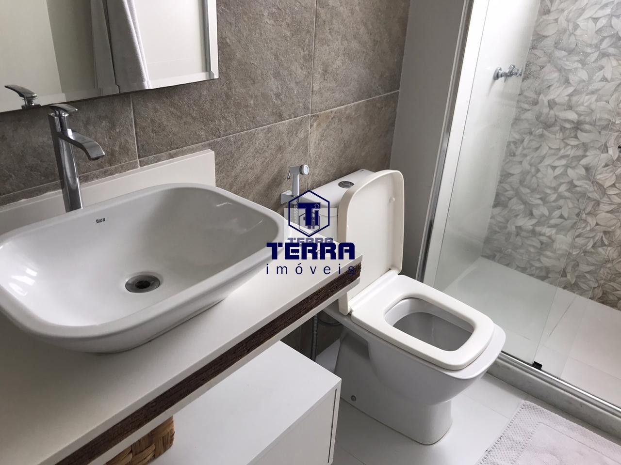 Imagens do imóveis Apartamento moderno, revertido para sala quarto com closet no Portal de Itaipu.