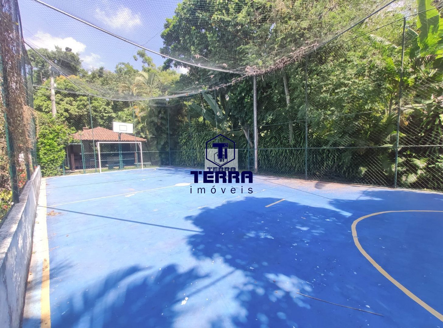 Imagens do imóveis Casa com 4 suítes em condomínio ao lado do Trevo de Maria Paula.