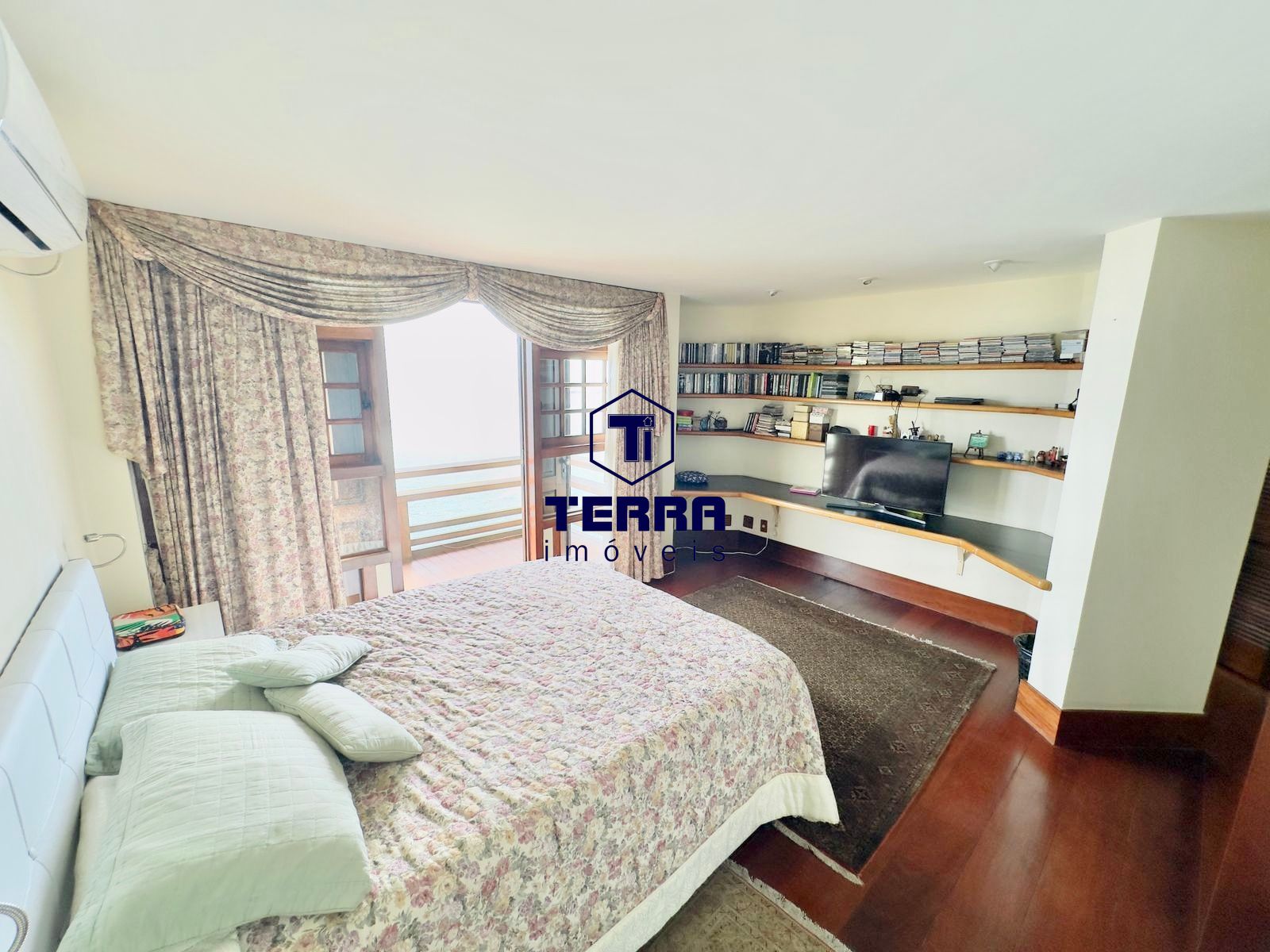 Imagens do imóveis Casa Espetacular no Joá, com 4 suítes , elevador e vista eterna pro mar!!!