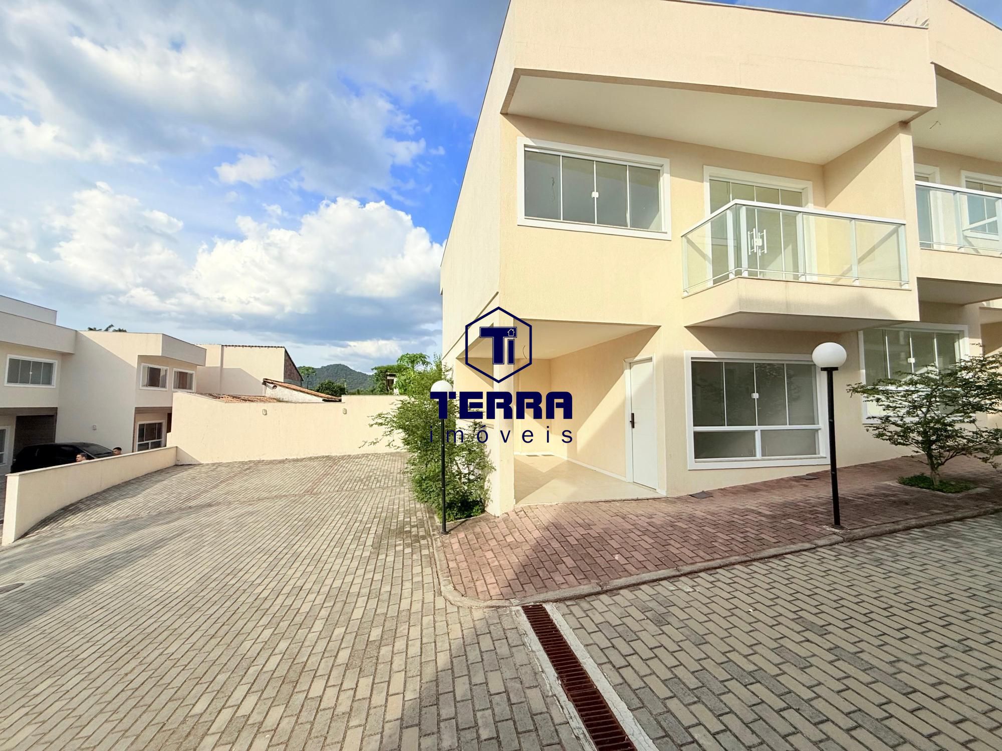 Imagens do imóveis More na região Oceânica, casa nova, com 3 suítes e quintal privativo.