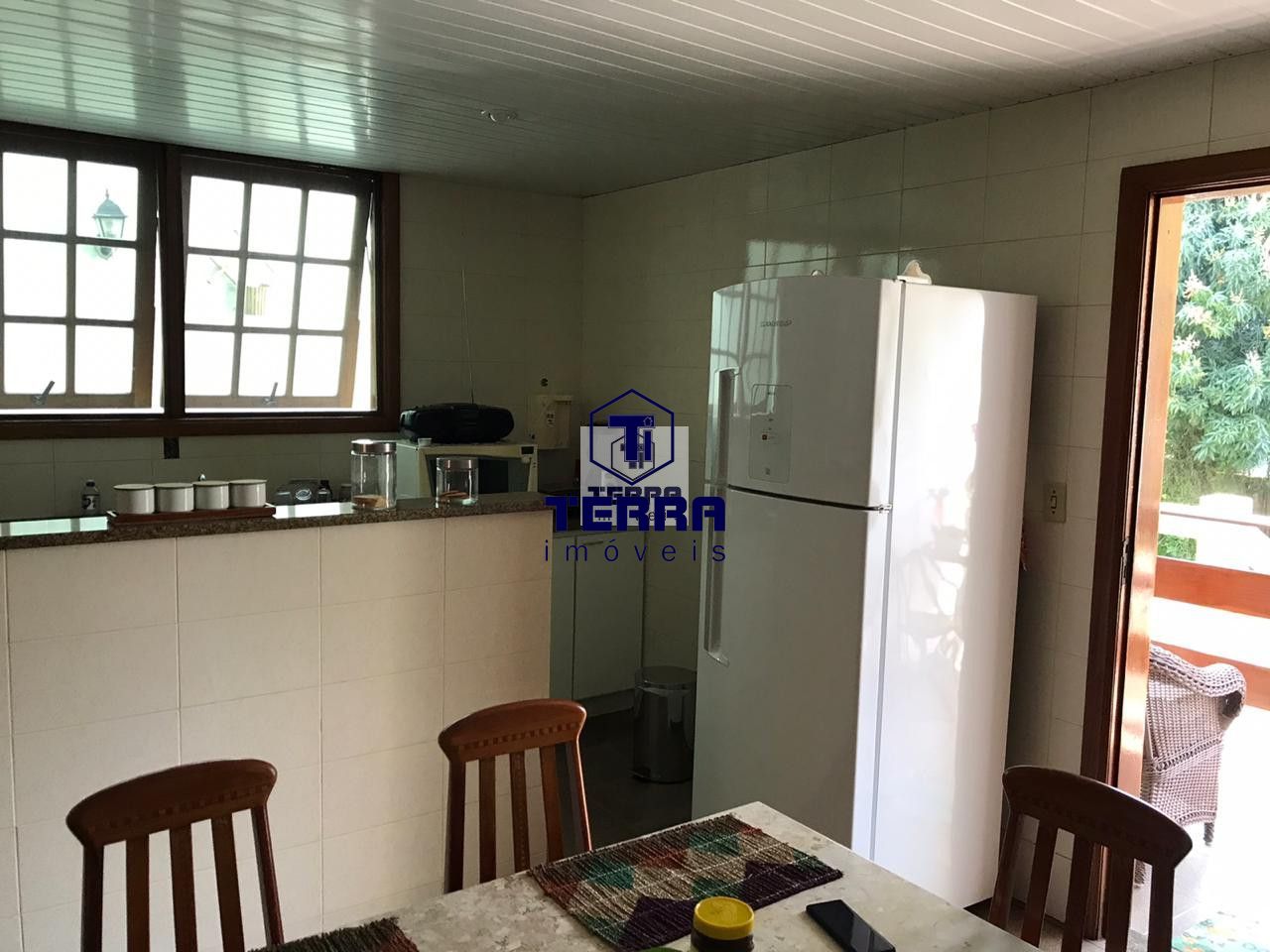 Imagens do imóveis Ampla casa de 3 quartos com quintal arborizado no Badú em Pendotiba.