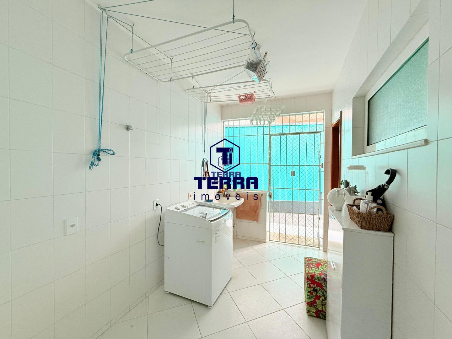 Imagens do imóveis Excelente casa linear de condomínio com 4 quartos, área gourmet e piscina!