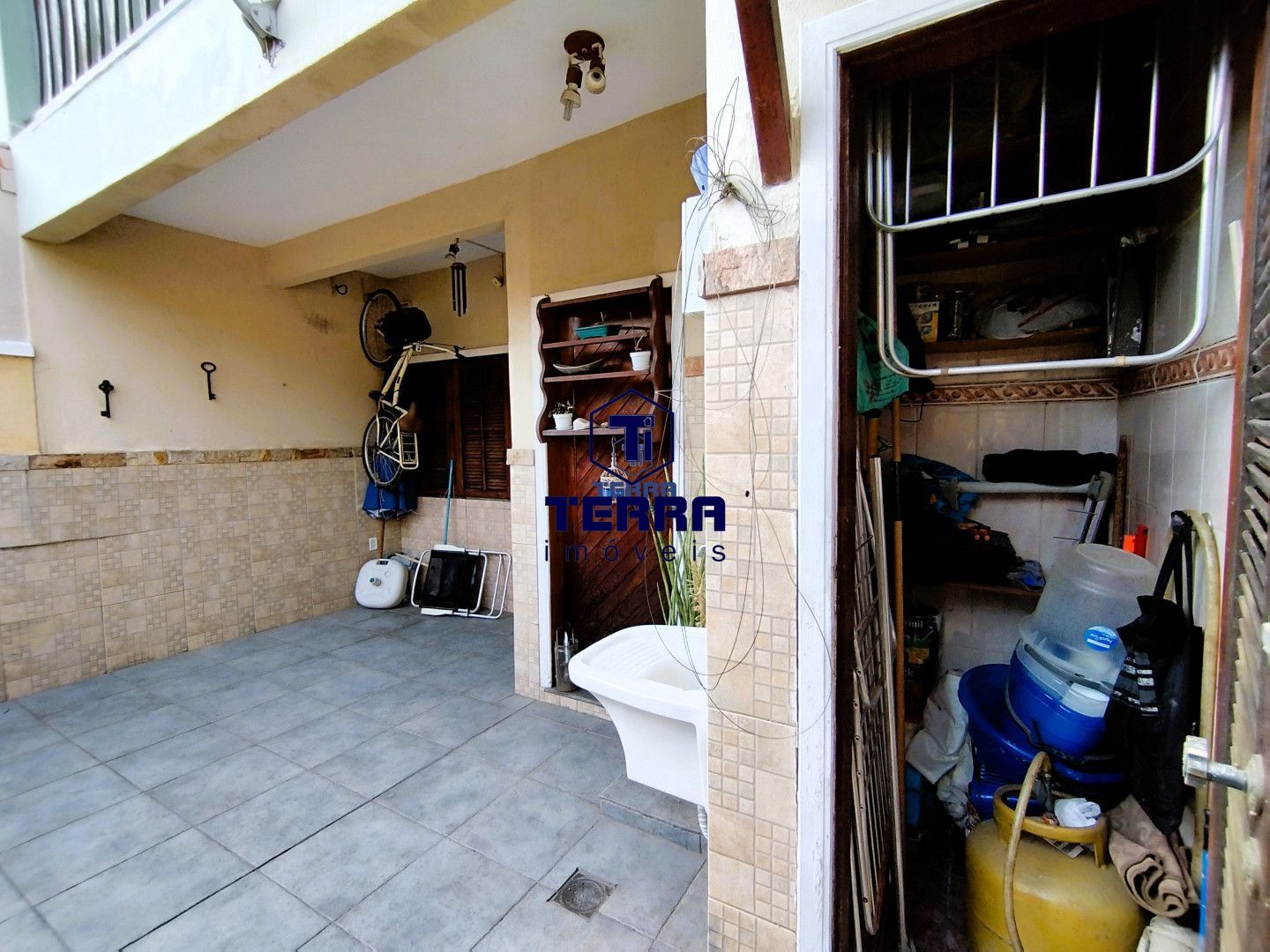 Imagens do imóveis Casa com 3 quartos e suíte em condomínio no Matapaca. Excelente acabamento!