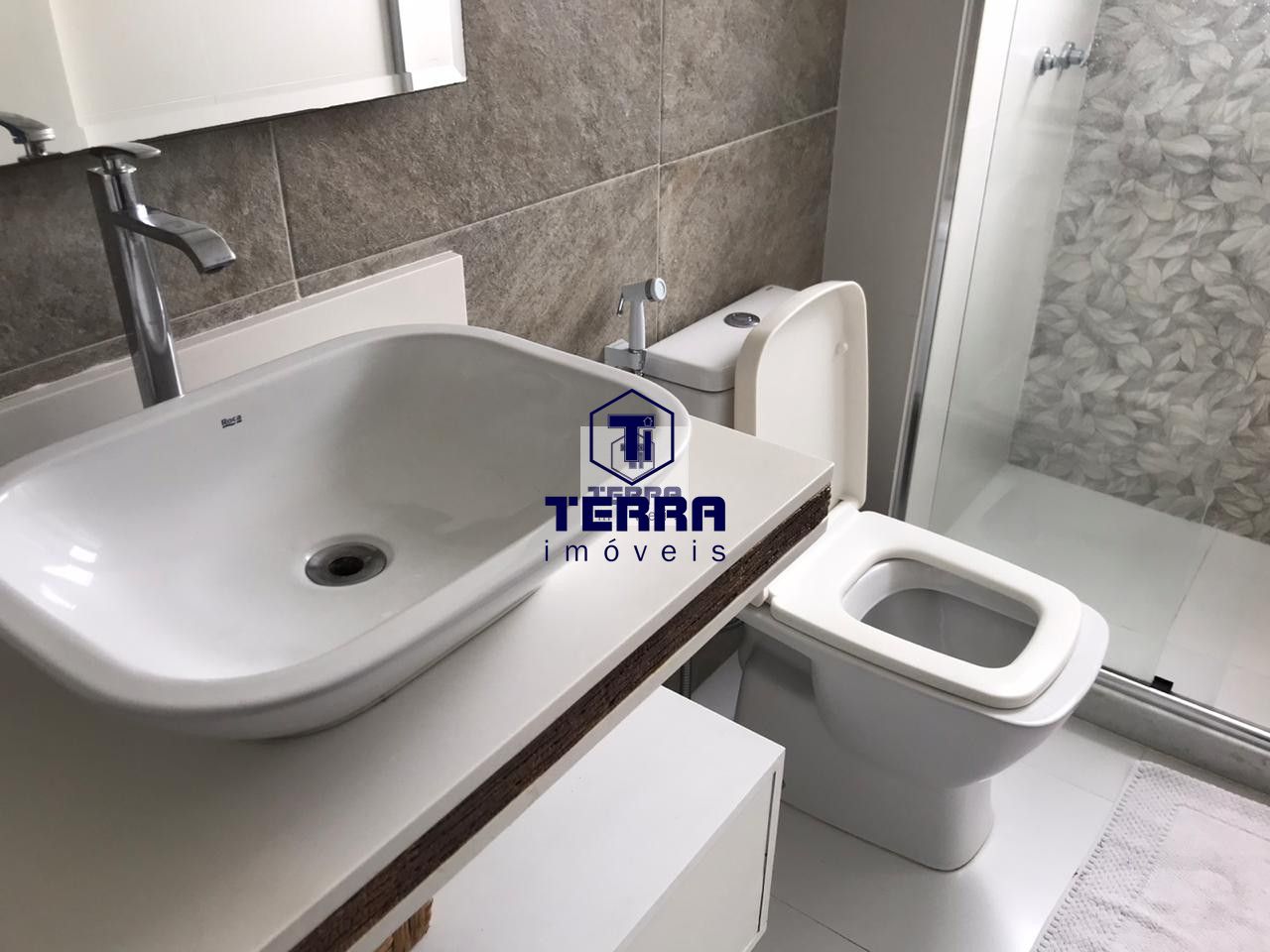 Imagens do imóveis Apartamento moderno, revertido para sala quarto com closet no Portal de Itaipu.