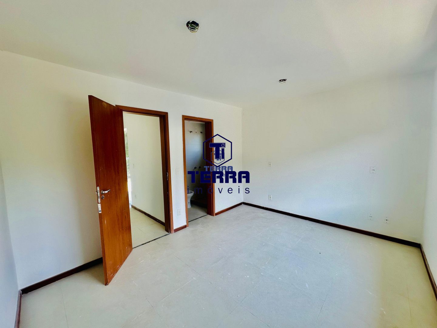 Imagens do imóveis Sua casa triplex pronta para morar! Se você tem um sonho, nós temos as chaves!
