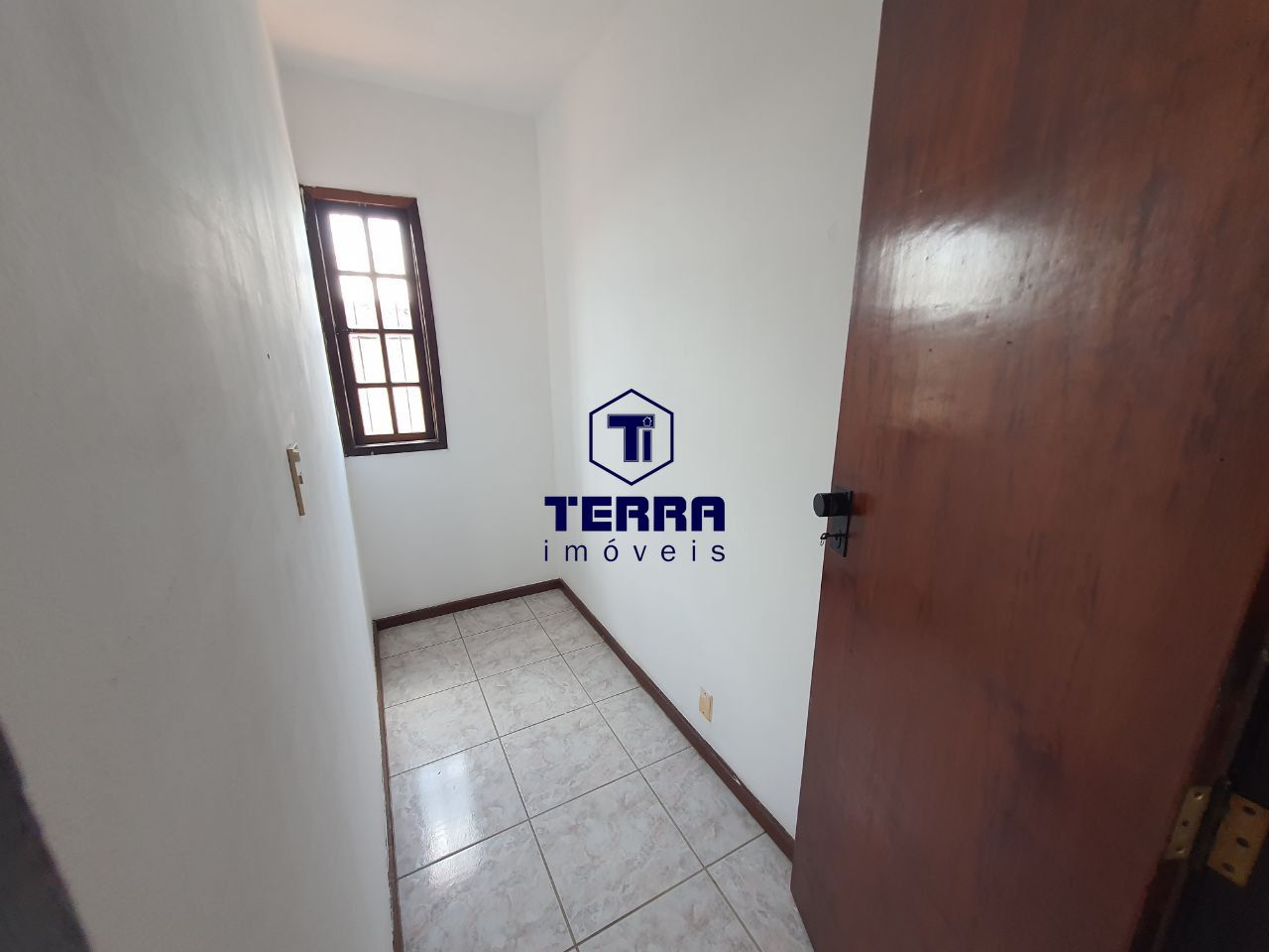 Imagens do imóveis Casa dentro de condomínio, com excelente localização no Rio do Ouro.