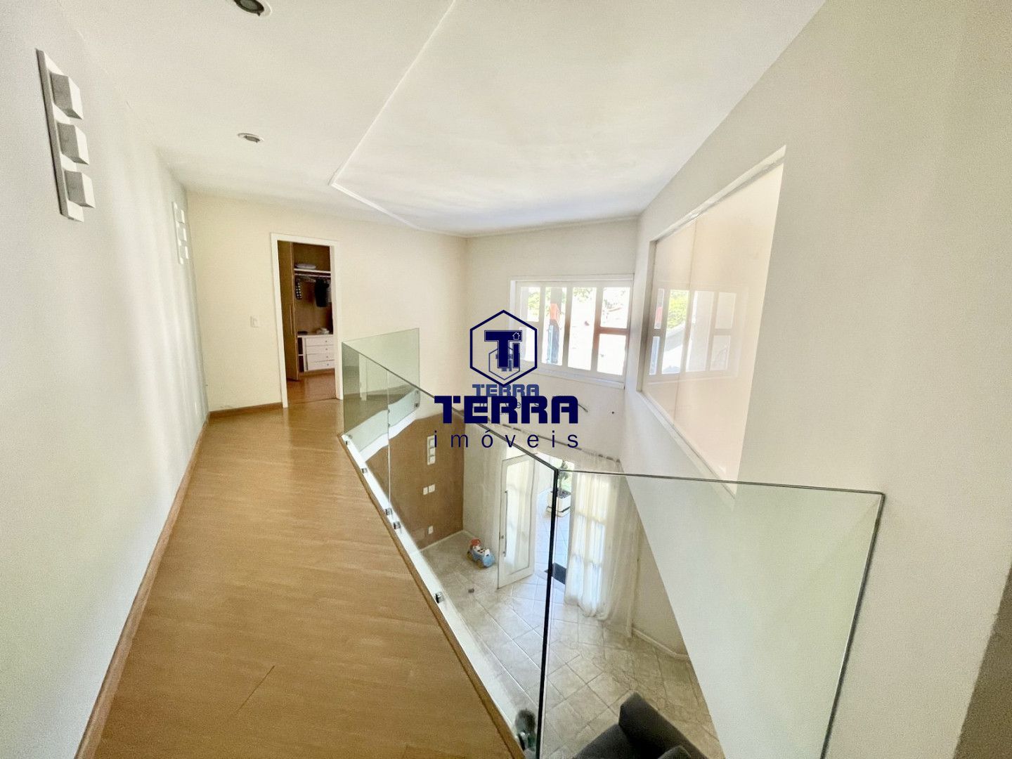 Imagens do imóveis Linda residência no Badu, com 6 quartos sendo 5 suítes, área de lazer completa.