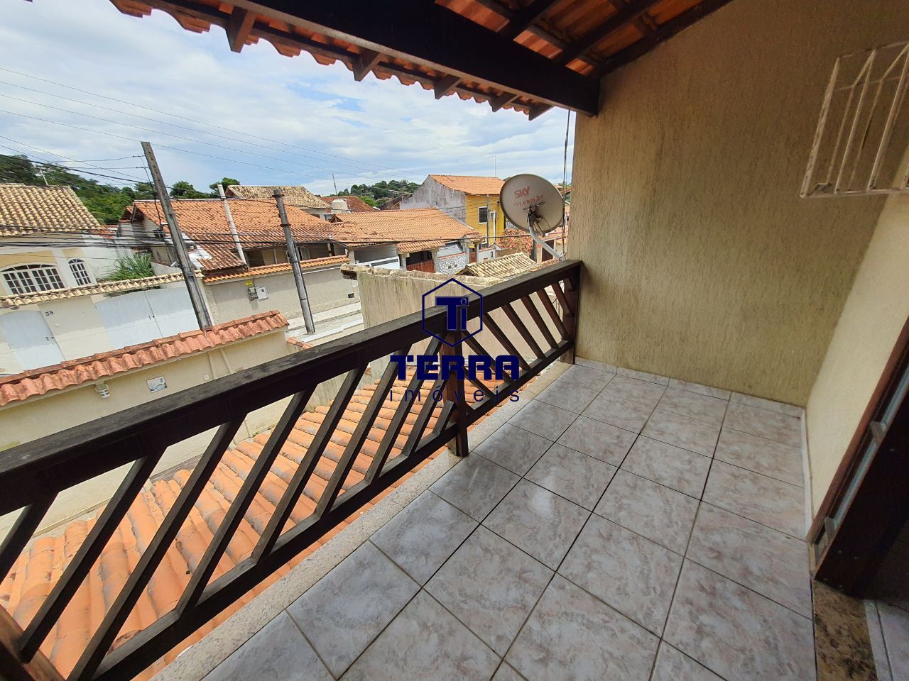 Imagens do imóveis Casa dentro de condomínio, com excelente localização no Rio do Ouro.