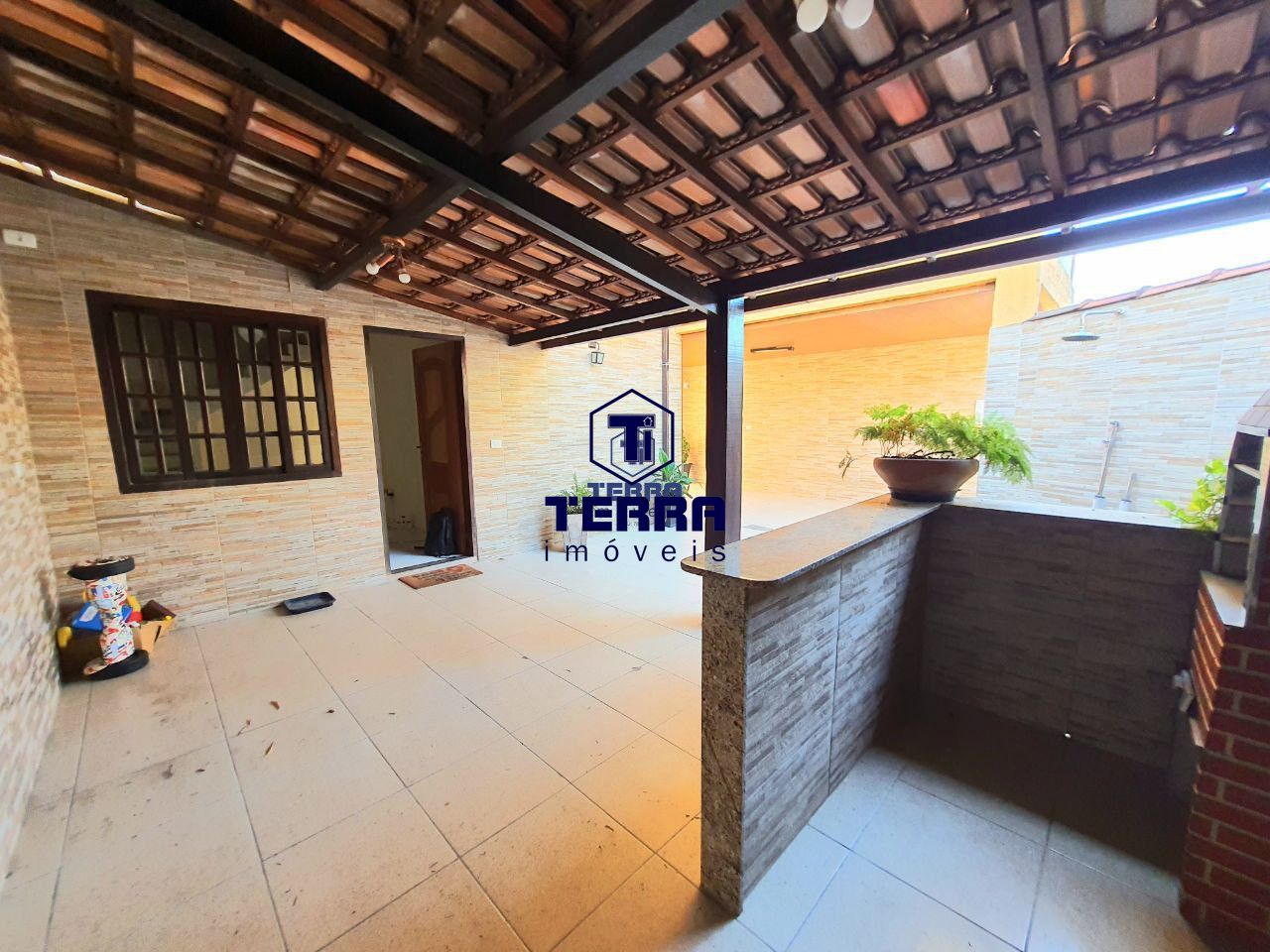 Imagens do imóveis Casa com quintal, em excelente localização em São Gonçalo, pertinho do Guanabara